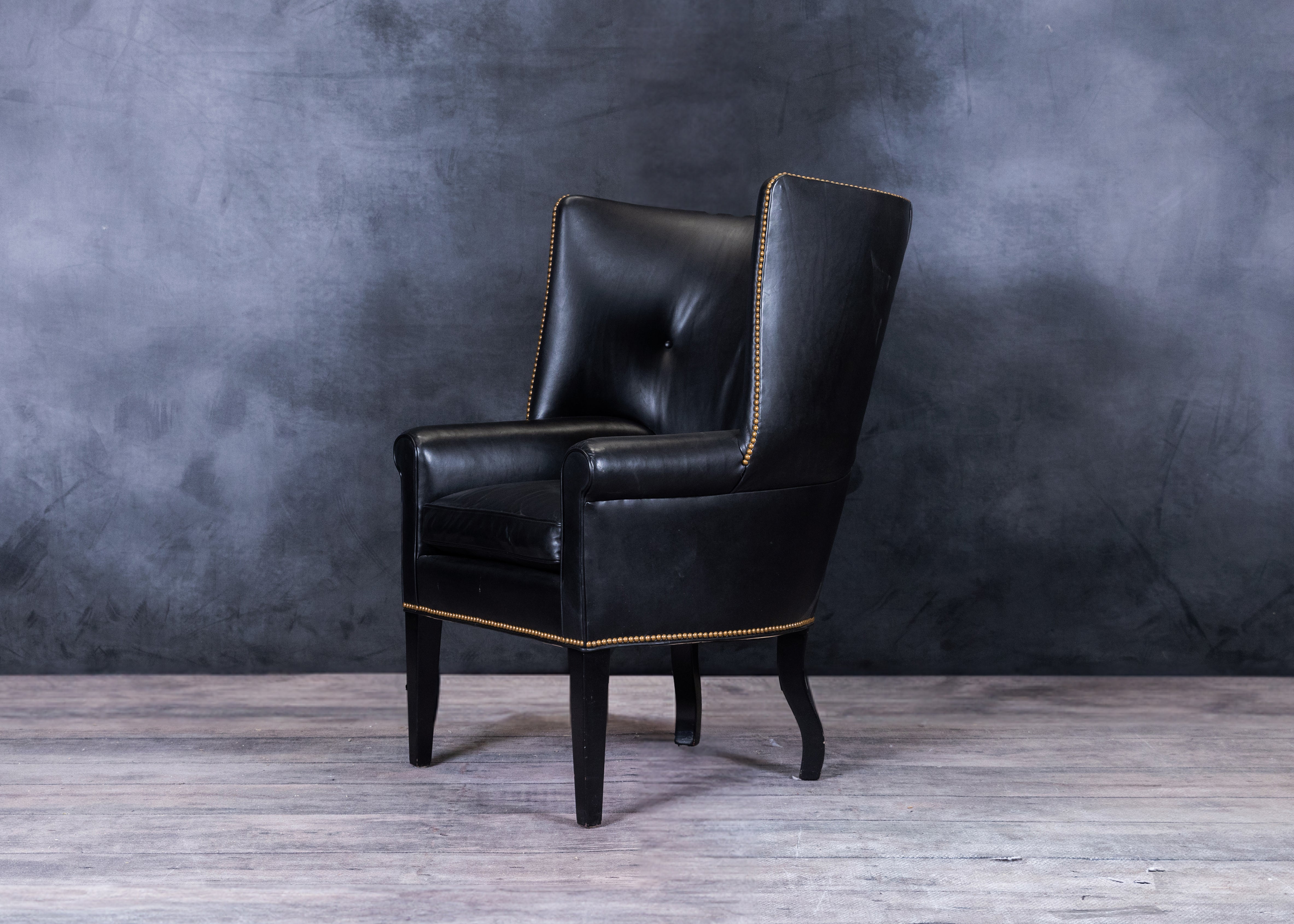 GOTHAM LEATHER CHAIR