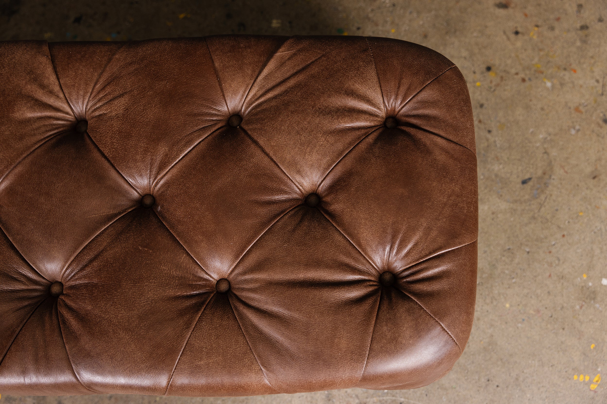 WELLINGTON TUFTED HALL BENCH