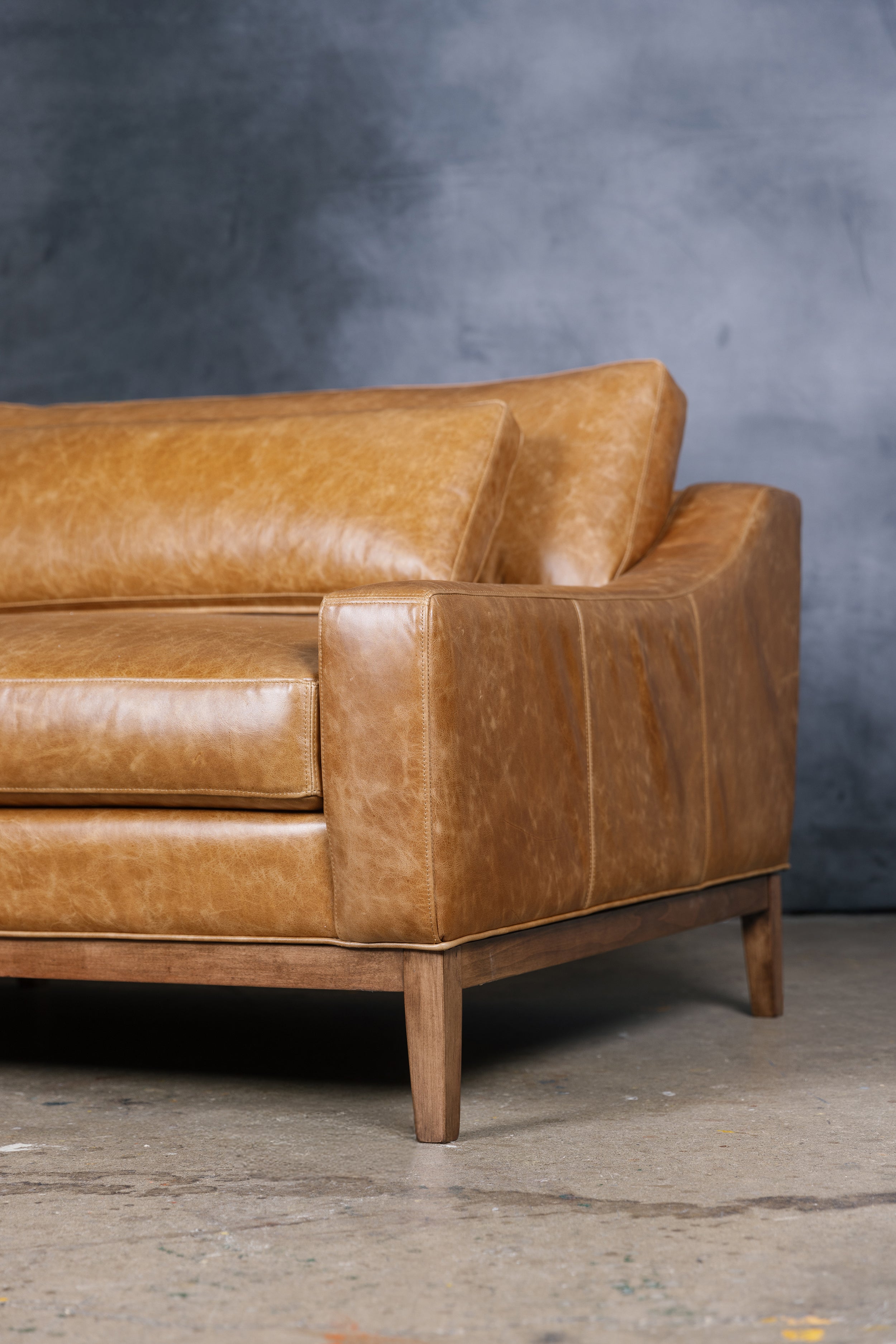 ITALIA SLOPE MODERN LEATHER SOFA