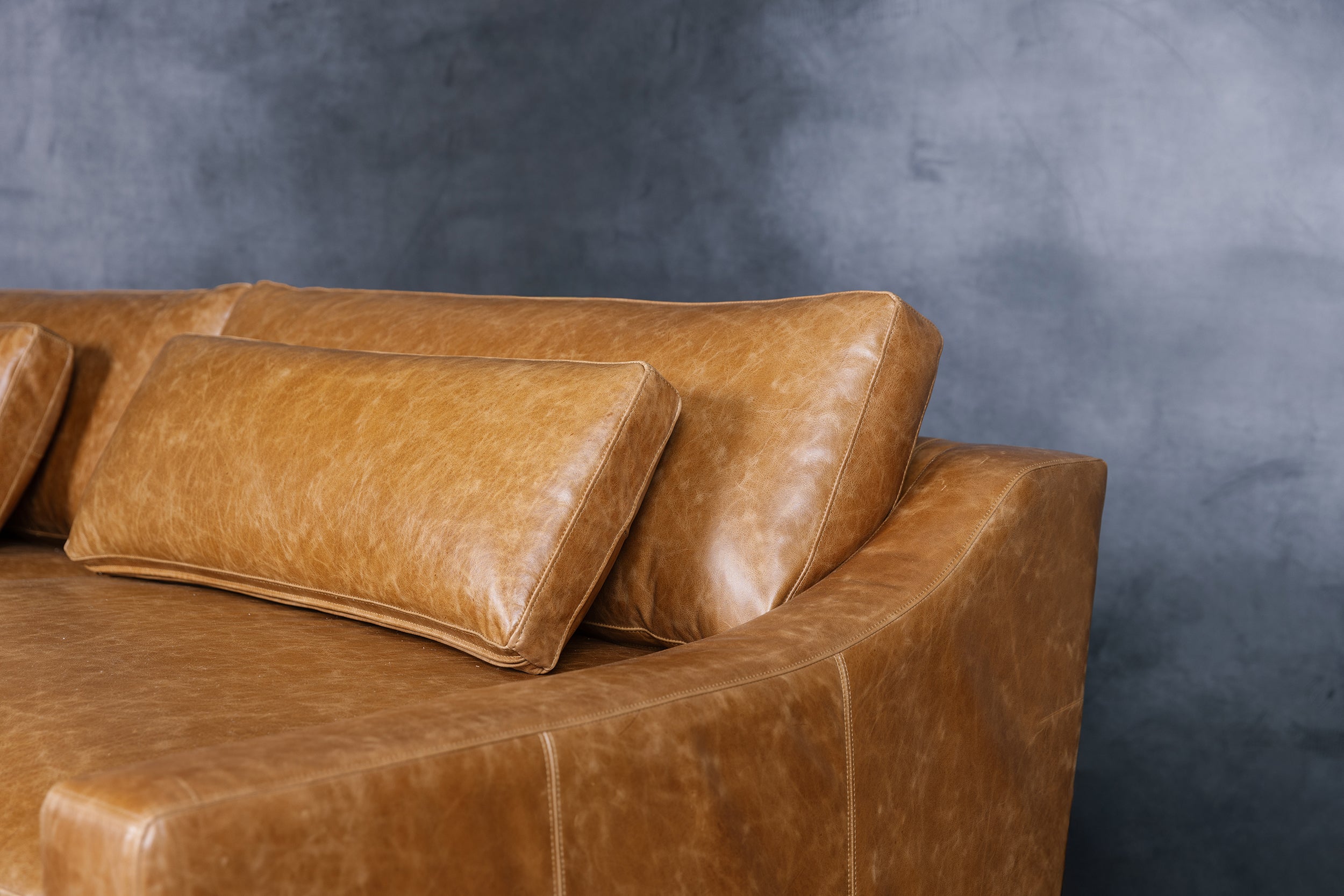 ITALIA SLOPE MODERN LEATHER SOFA