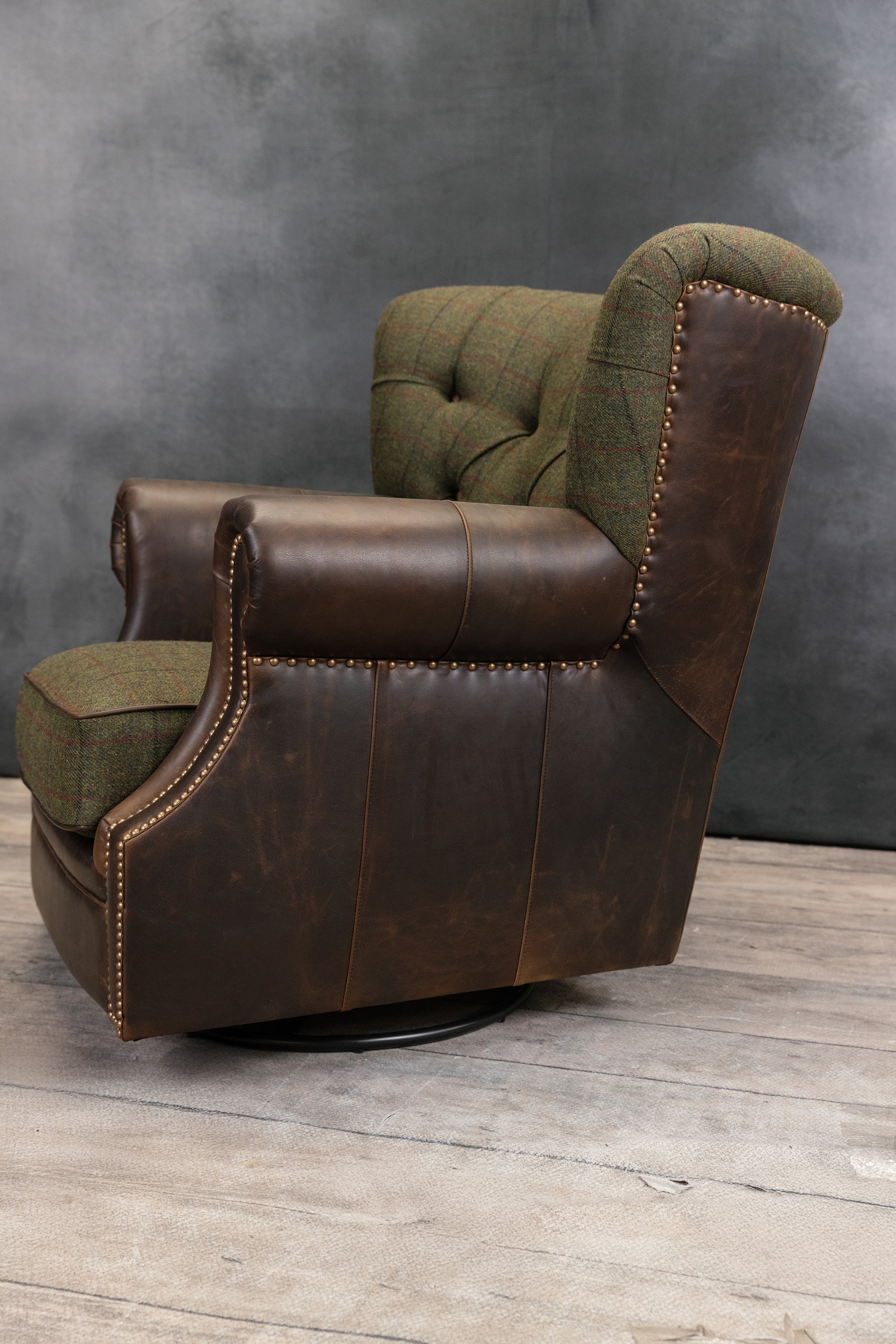 WOLVESHIRE CHAIR