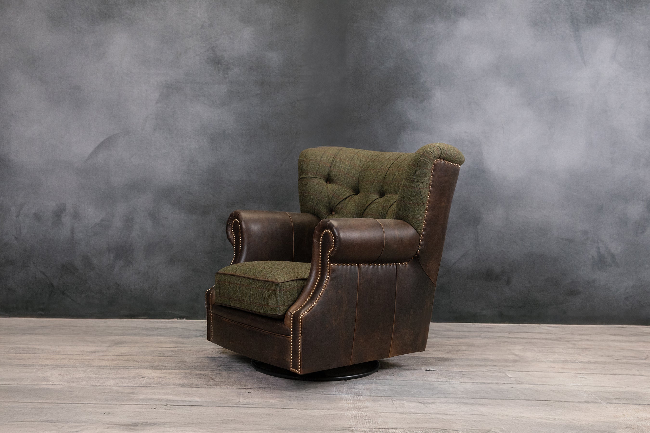WOLVESHIRE CHAIR