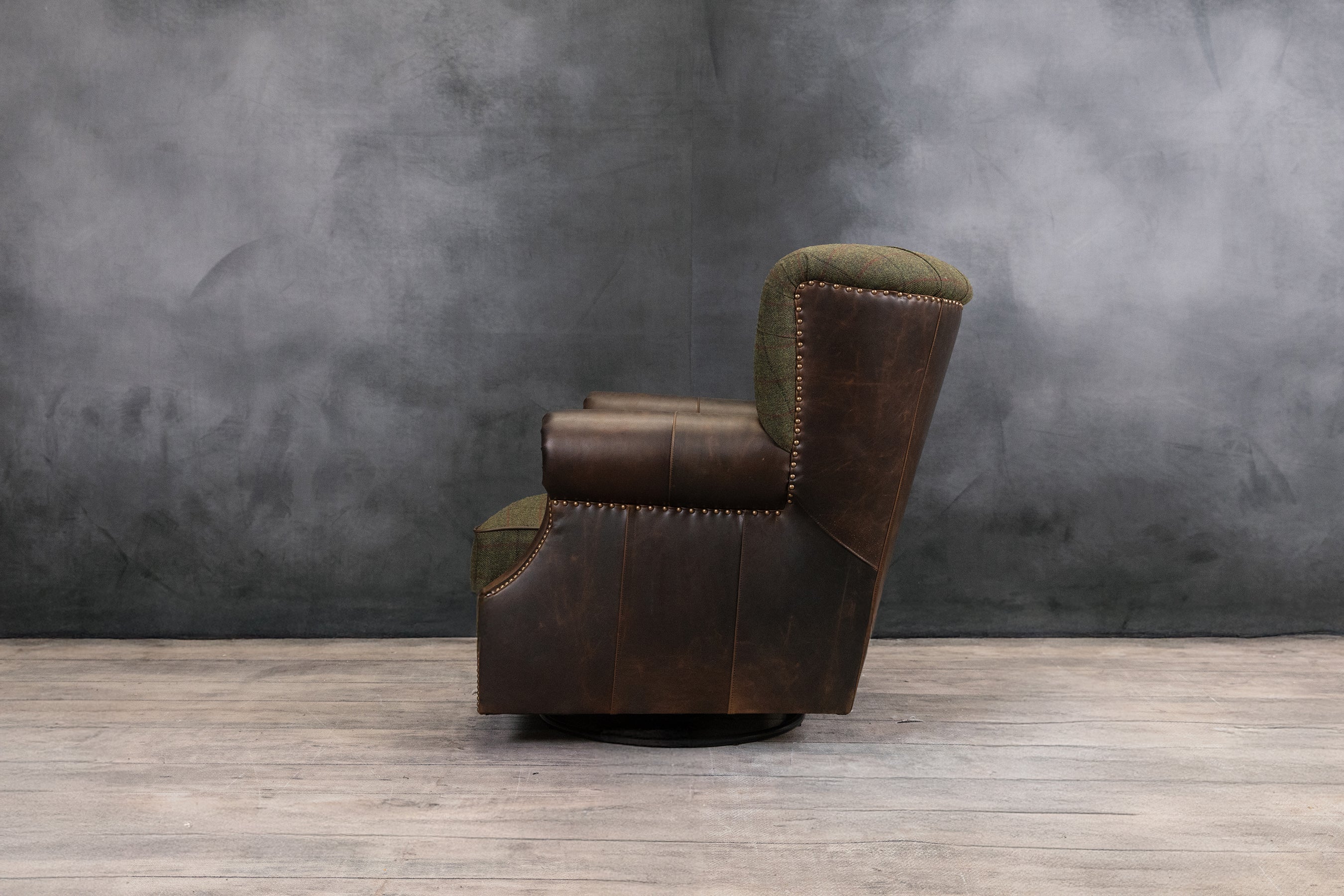WOLVESHIRE CHAIR