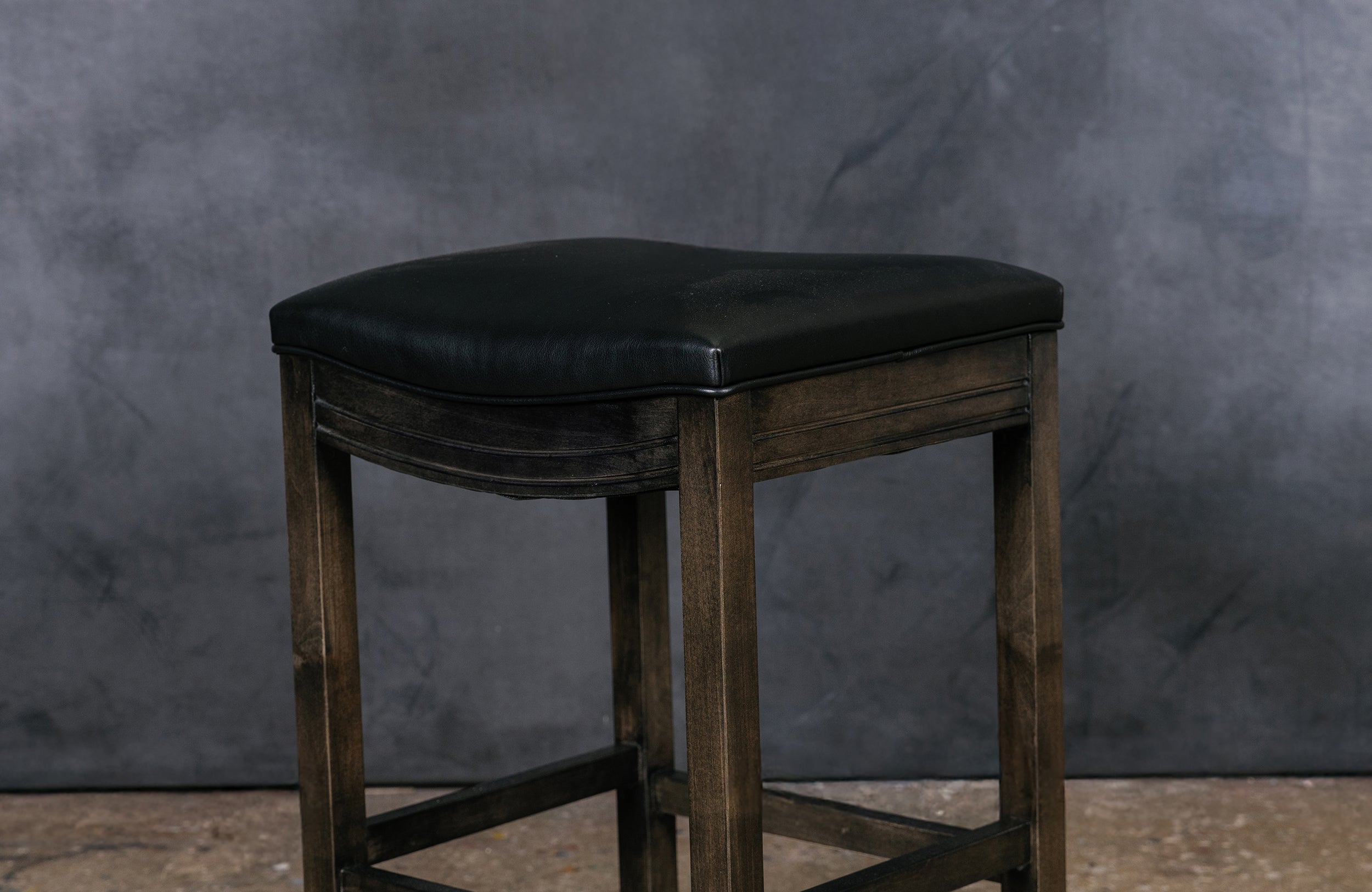 SADDLE BAR  STOOL