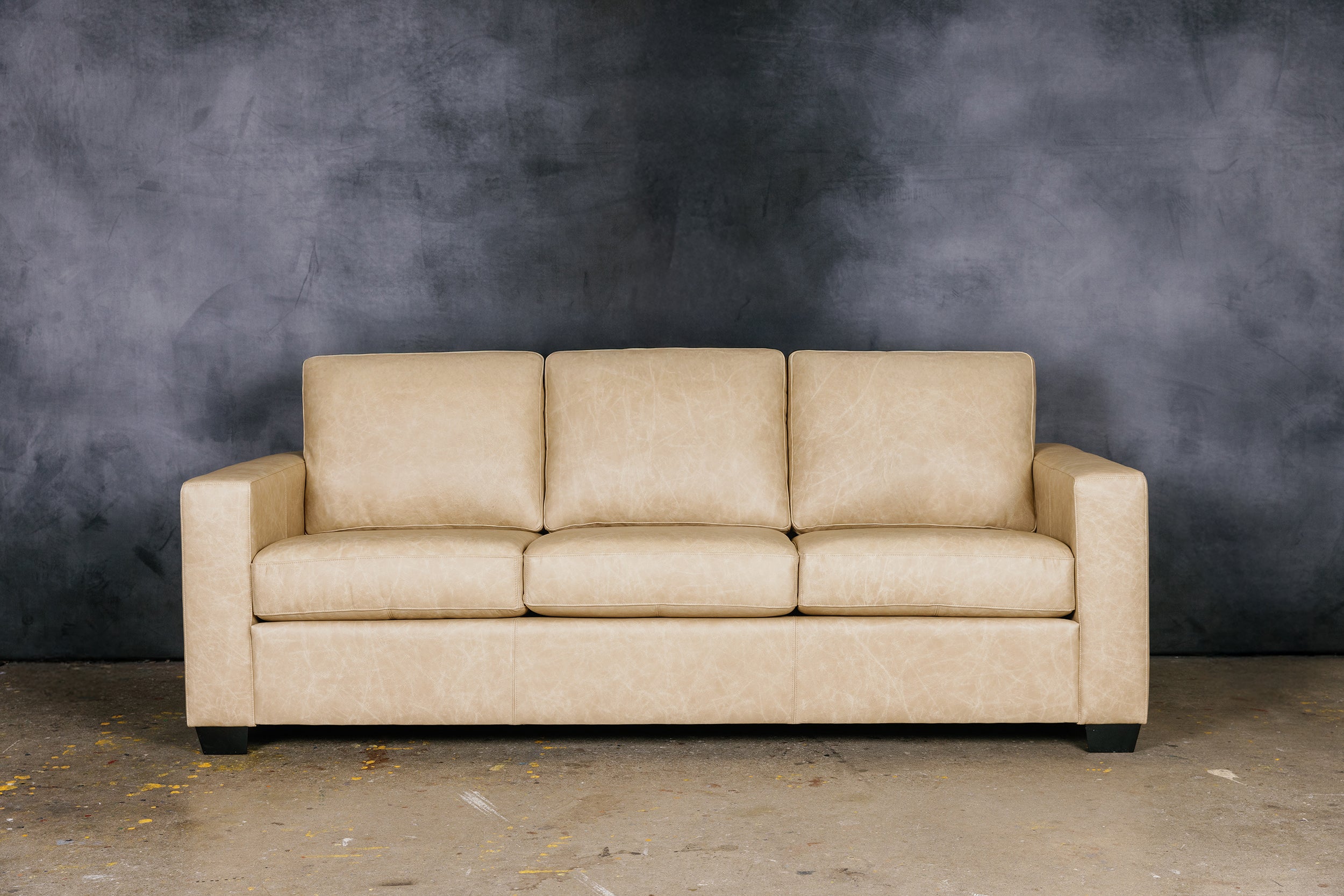 MAXELL LEATHER SOFA CLASSIC