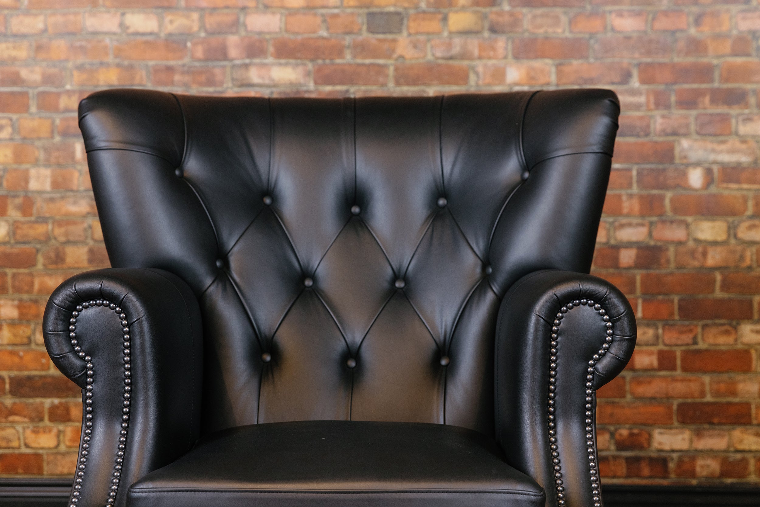 AFICIONADO LEATHER CHAIR FLOOR MODEL BLACK LEATHER