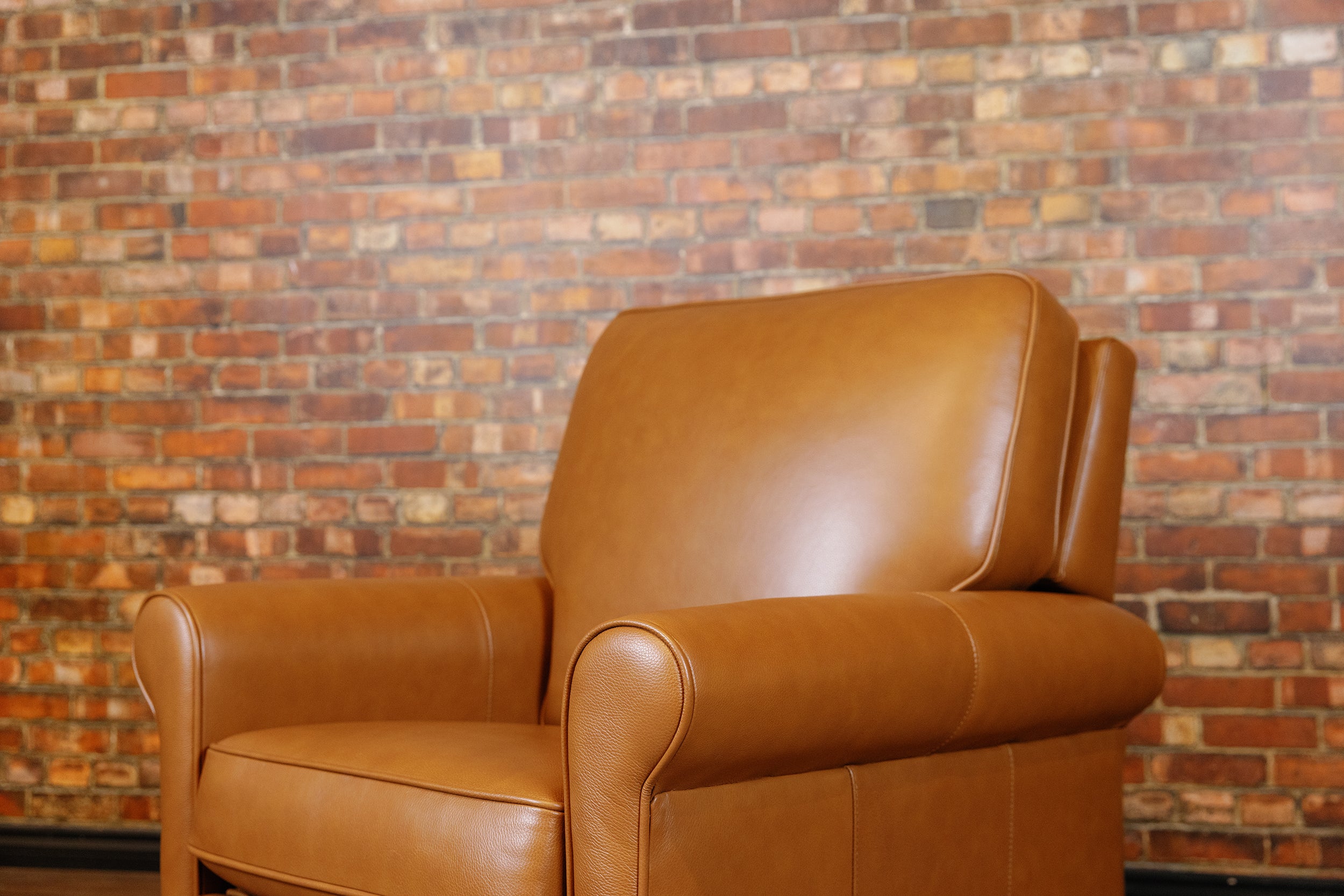 CHICAGO LEATHER POWER RECLINER FLOOR MODEL