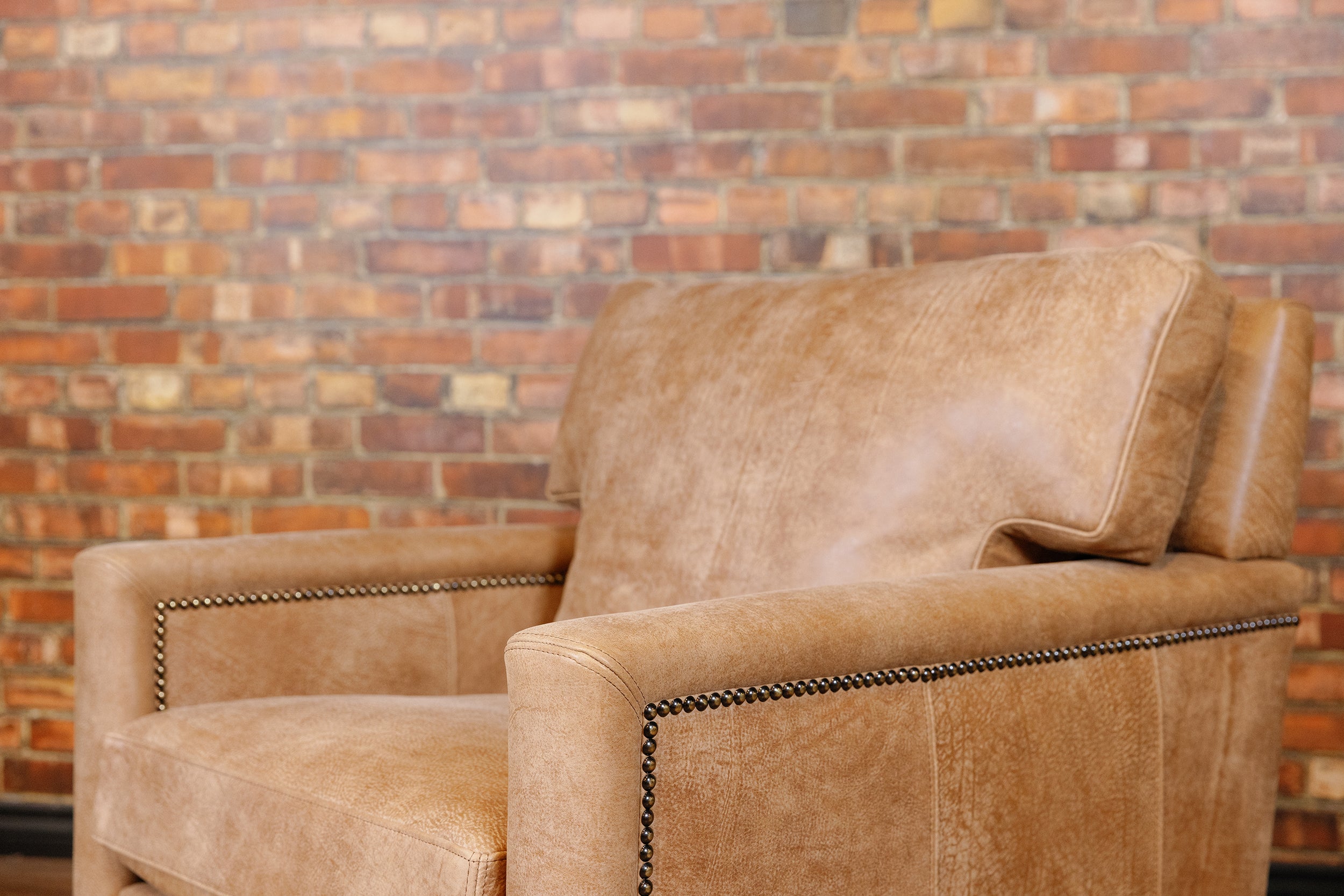 RANCHO LEATHER CHAIR FLOOR MODEL AS IS