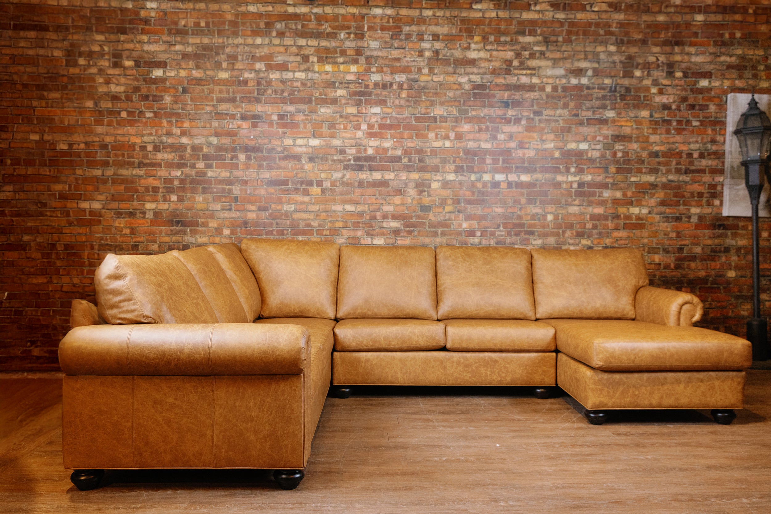 LANCASTER SECTIONAL FLOOR MODEL 99X125