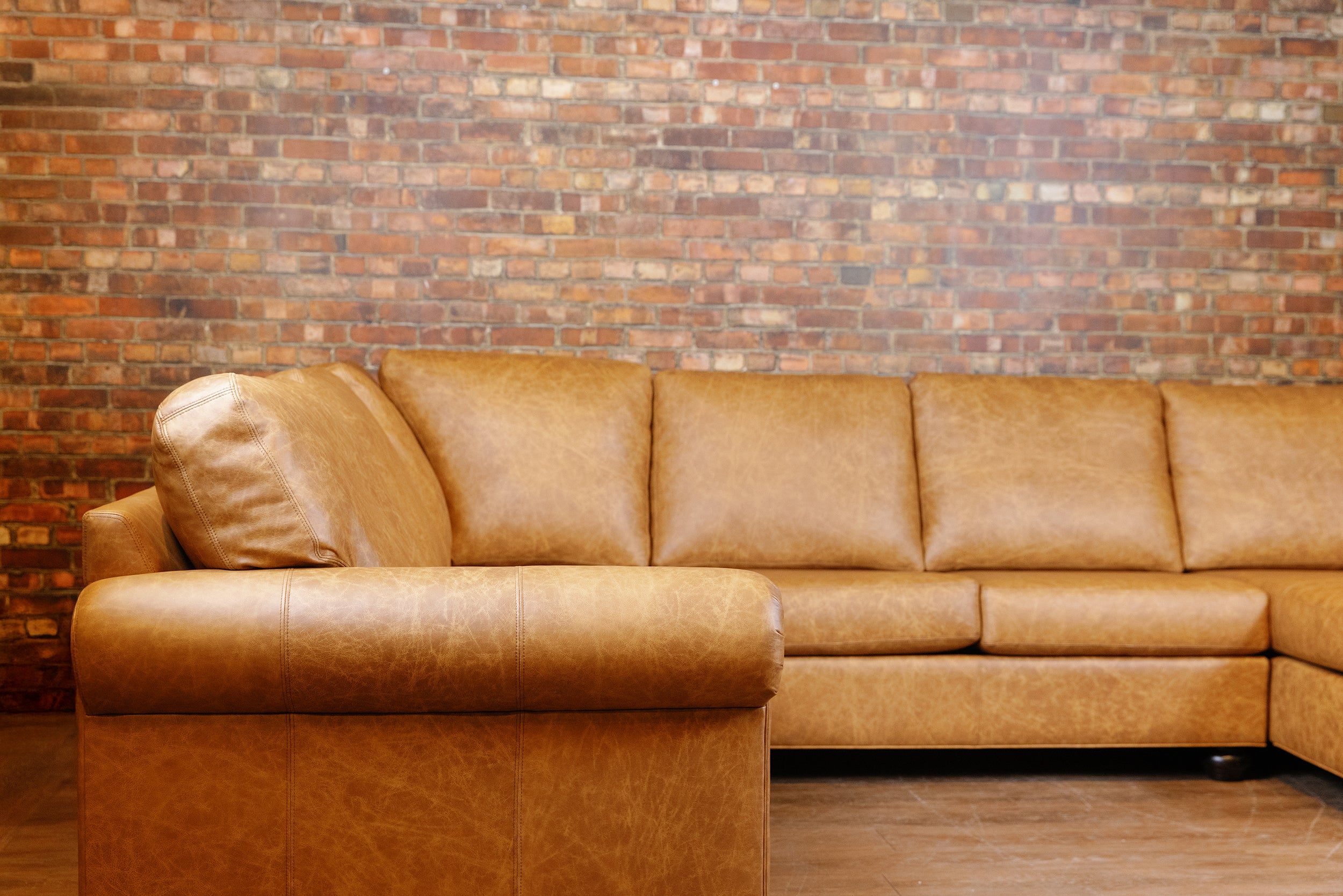LANCASTER SECTIONAL FLOOR MODEL 99X125