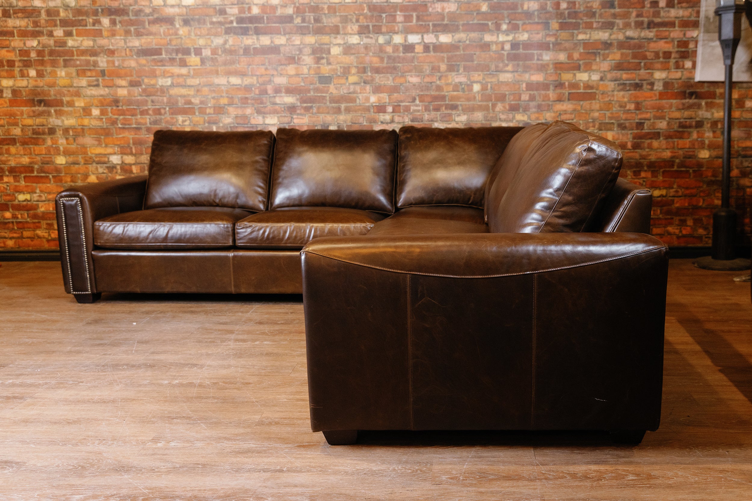 IOWA SECTIONAL FLOOR MODEL 109X109