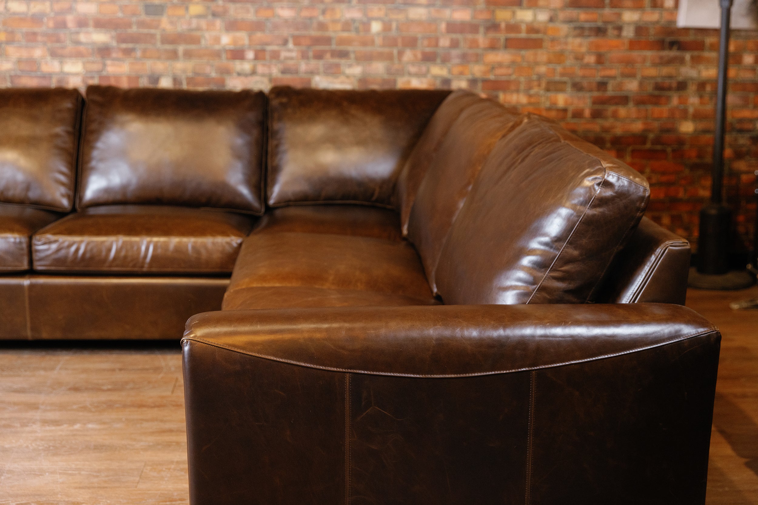 IOWA SECTIONAL FLOOR MODEL 109X109