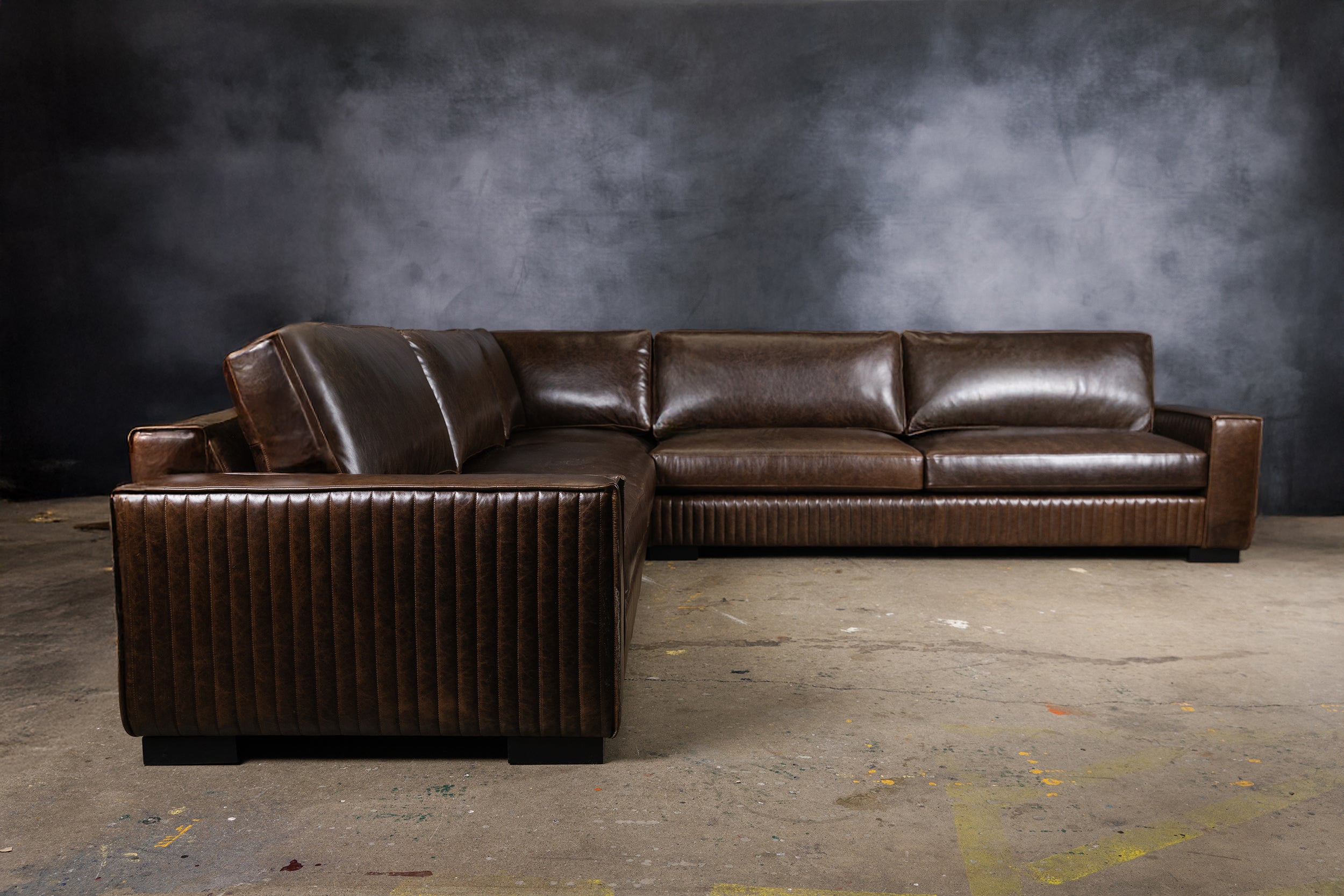 ROYAL ADMIRAL LEATHER SECTIONAL CLOSED ARM