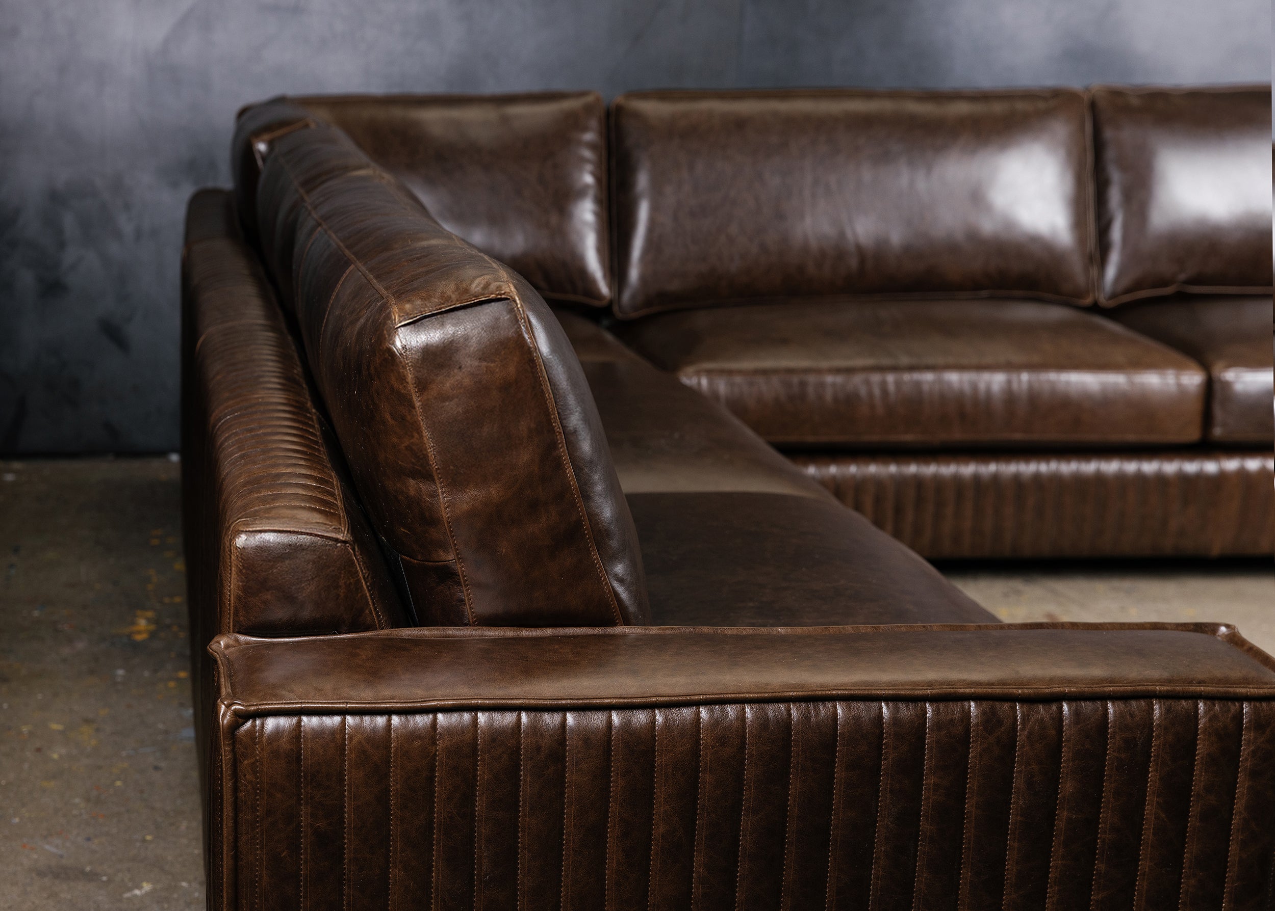 ROYAL ADMIRAL LEATHER SECTIONAL CLOSED ARM