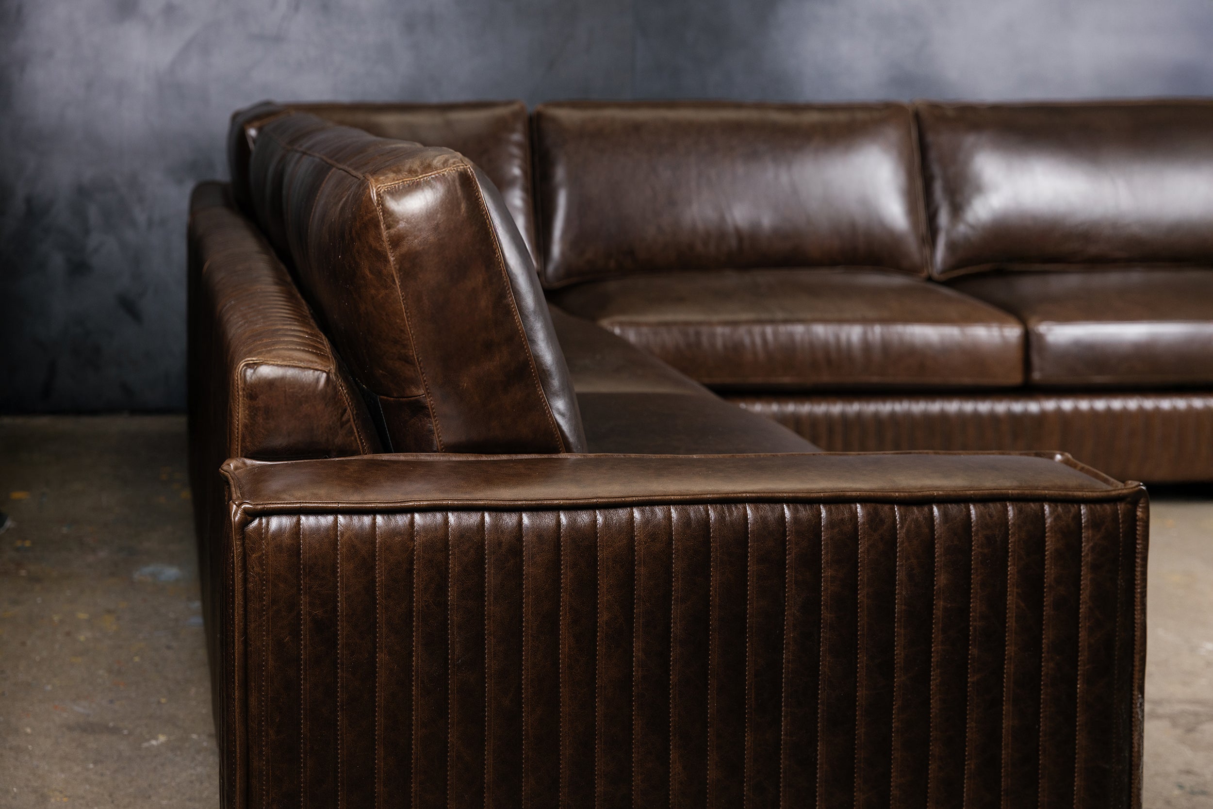 ROYAL ADMIRAL LEATHER SECTIONAL CLOSED ARM