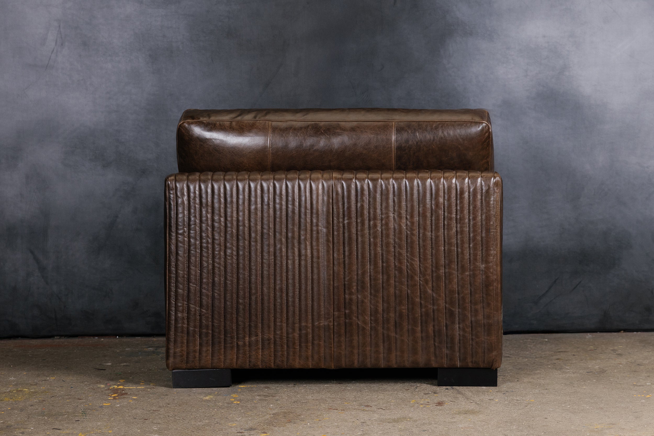 ROYAL ADMIRAL LEATHER SECTIONAL CLOSED ARM