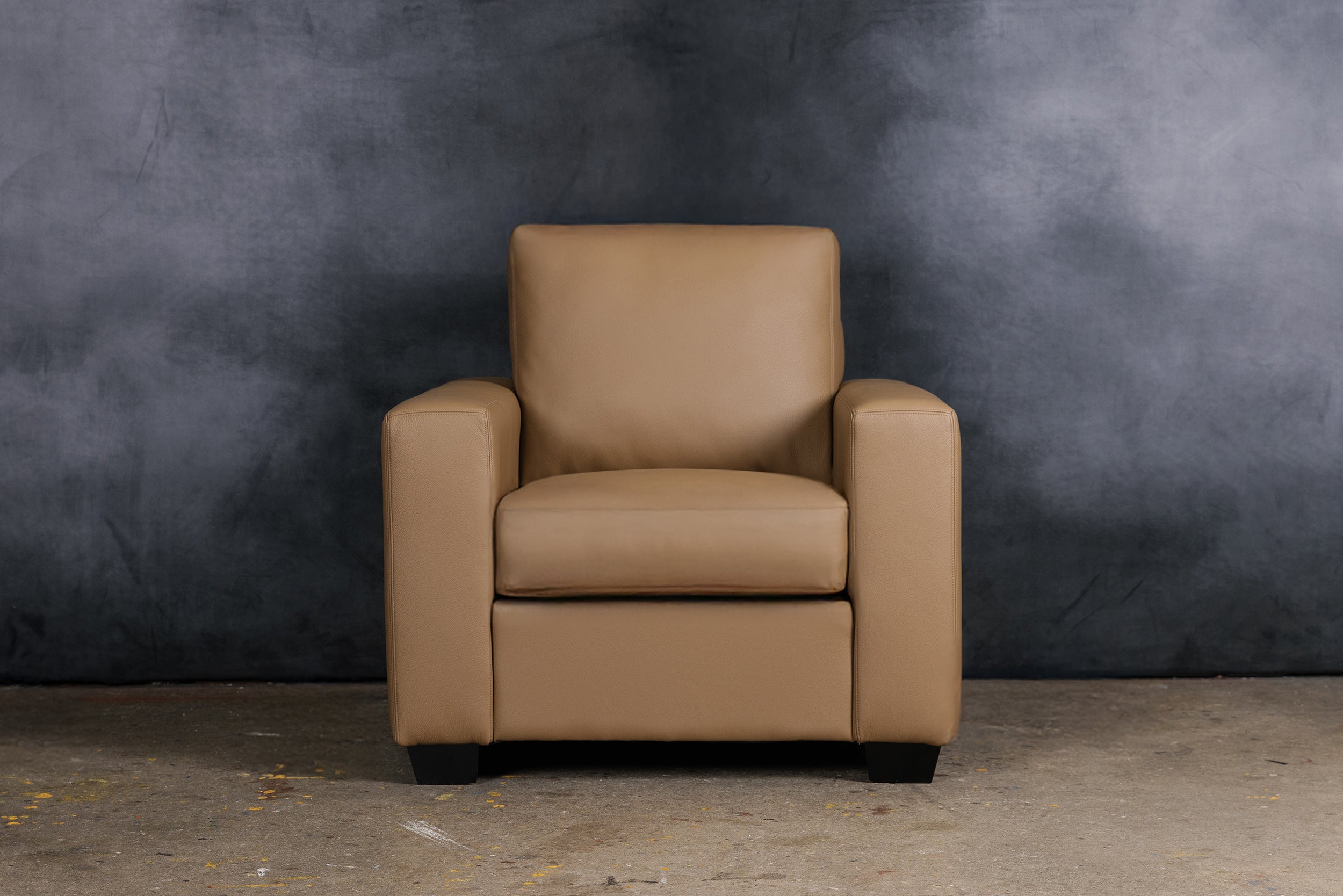 MAXELL LEATHER CHAIR