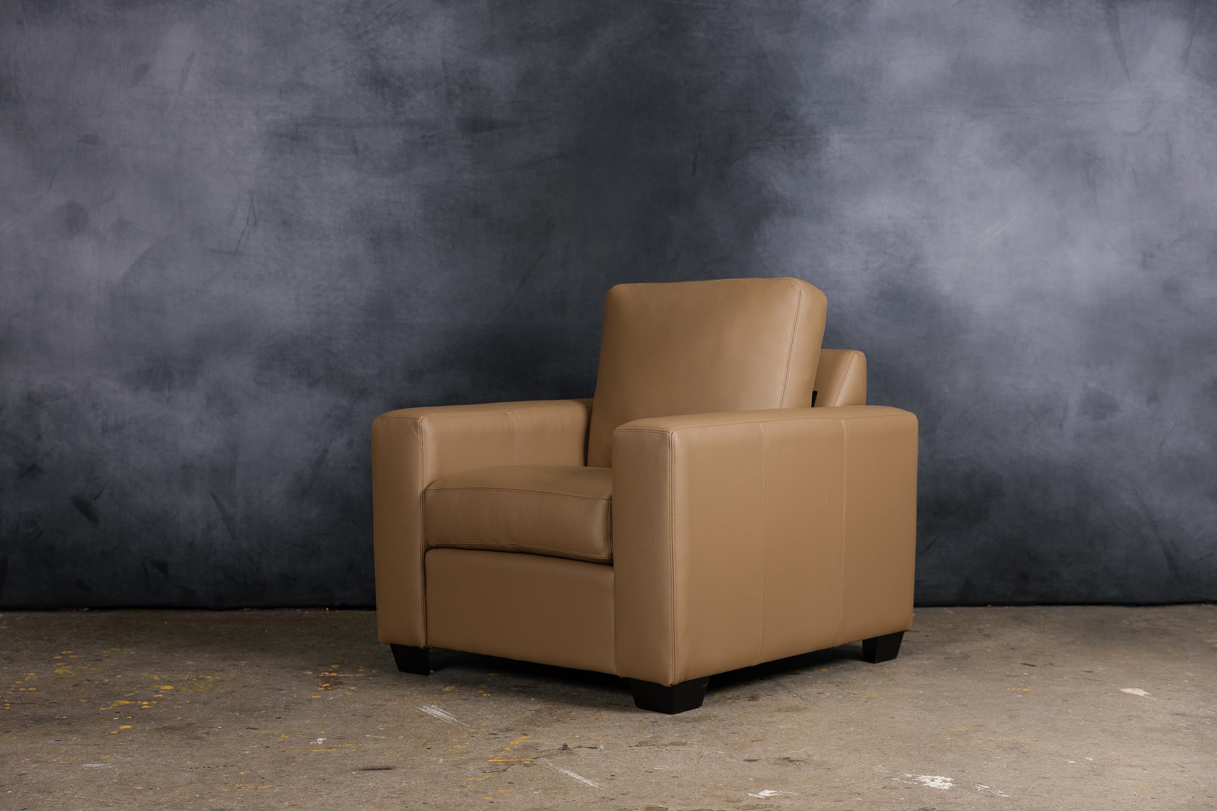 MAXELL LEATHER CHAIR