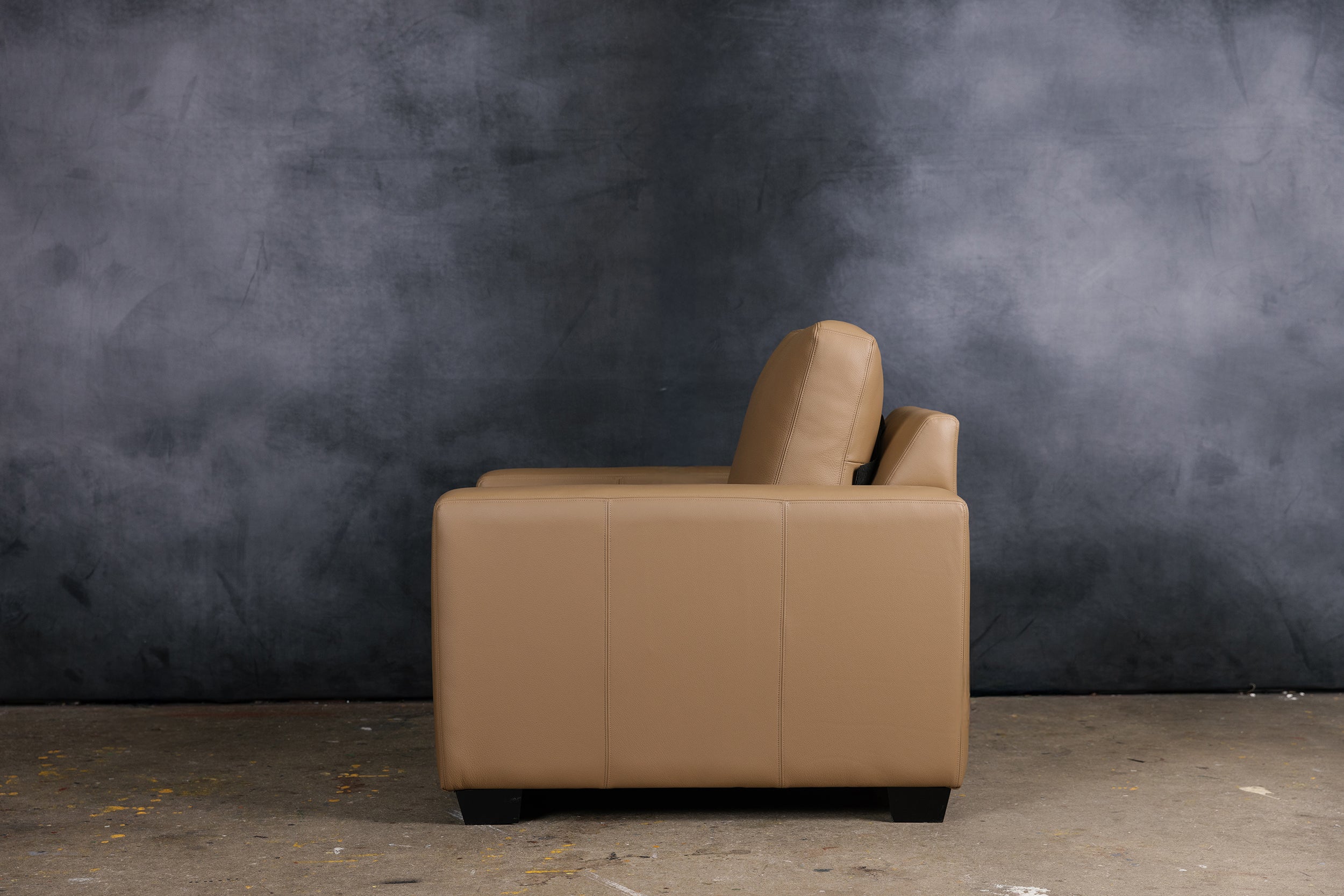 MAXELL LEATHER CHAIR