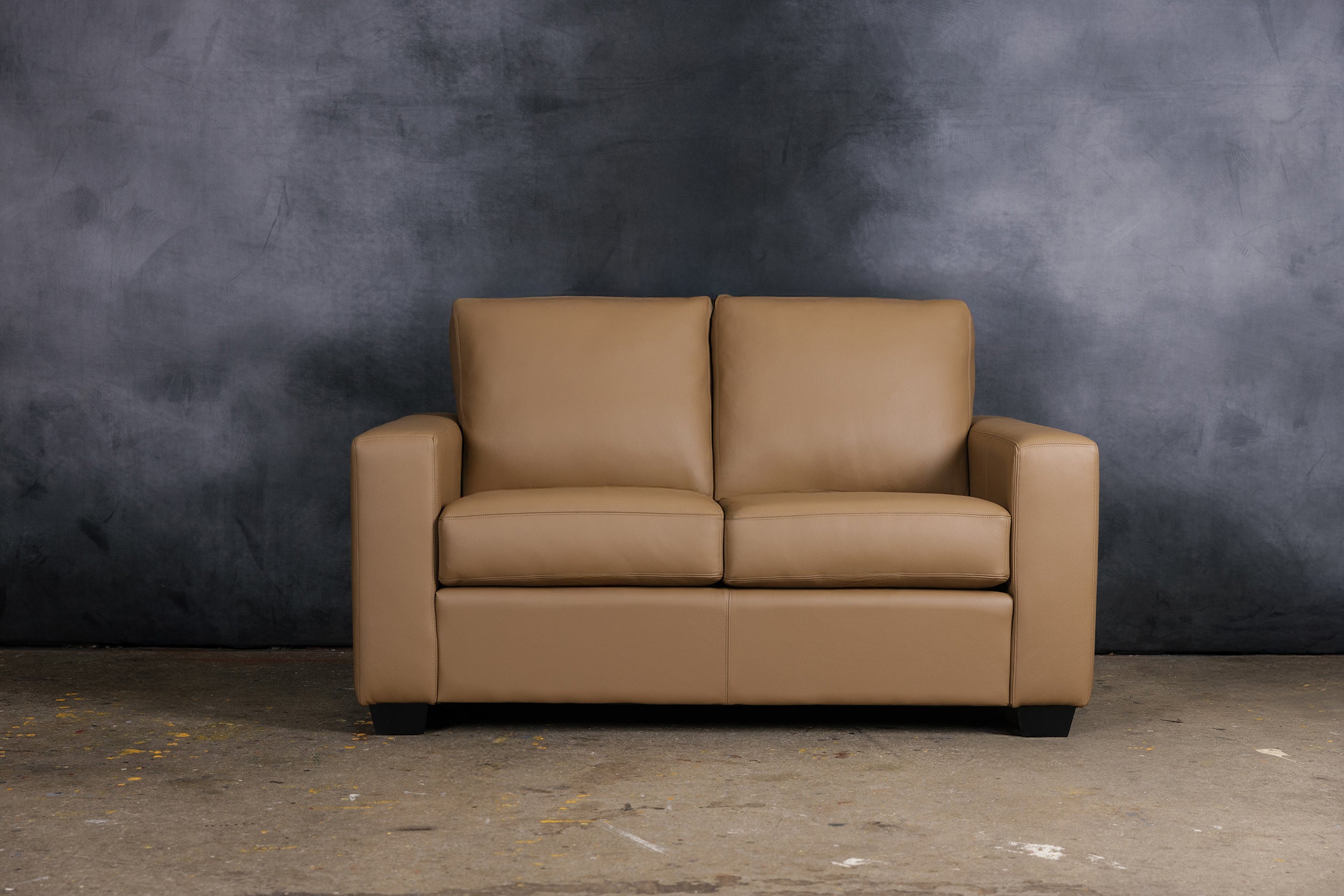 MAX LEATHER LOVESEAT