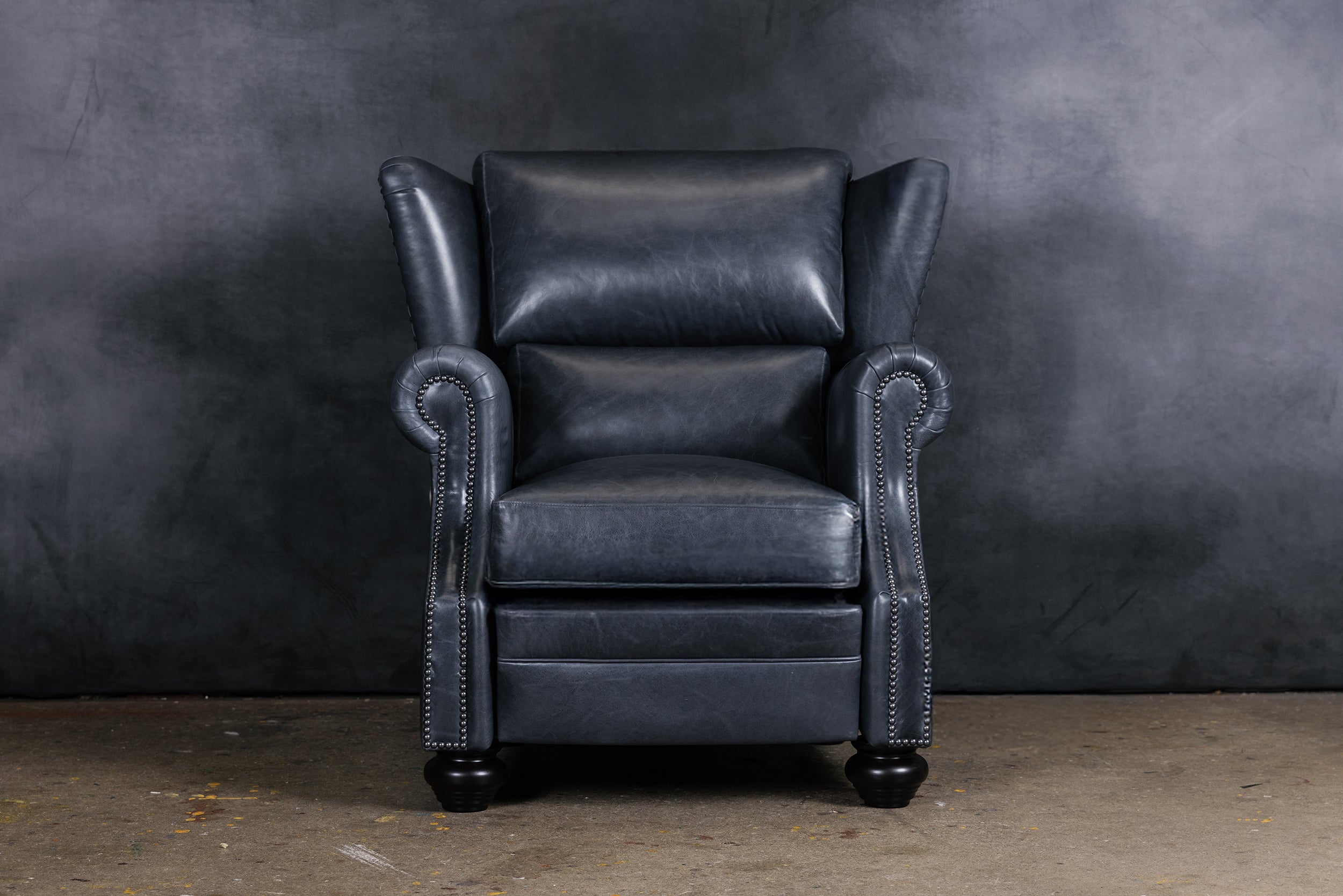 LEATHER RECLINER CHAIR