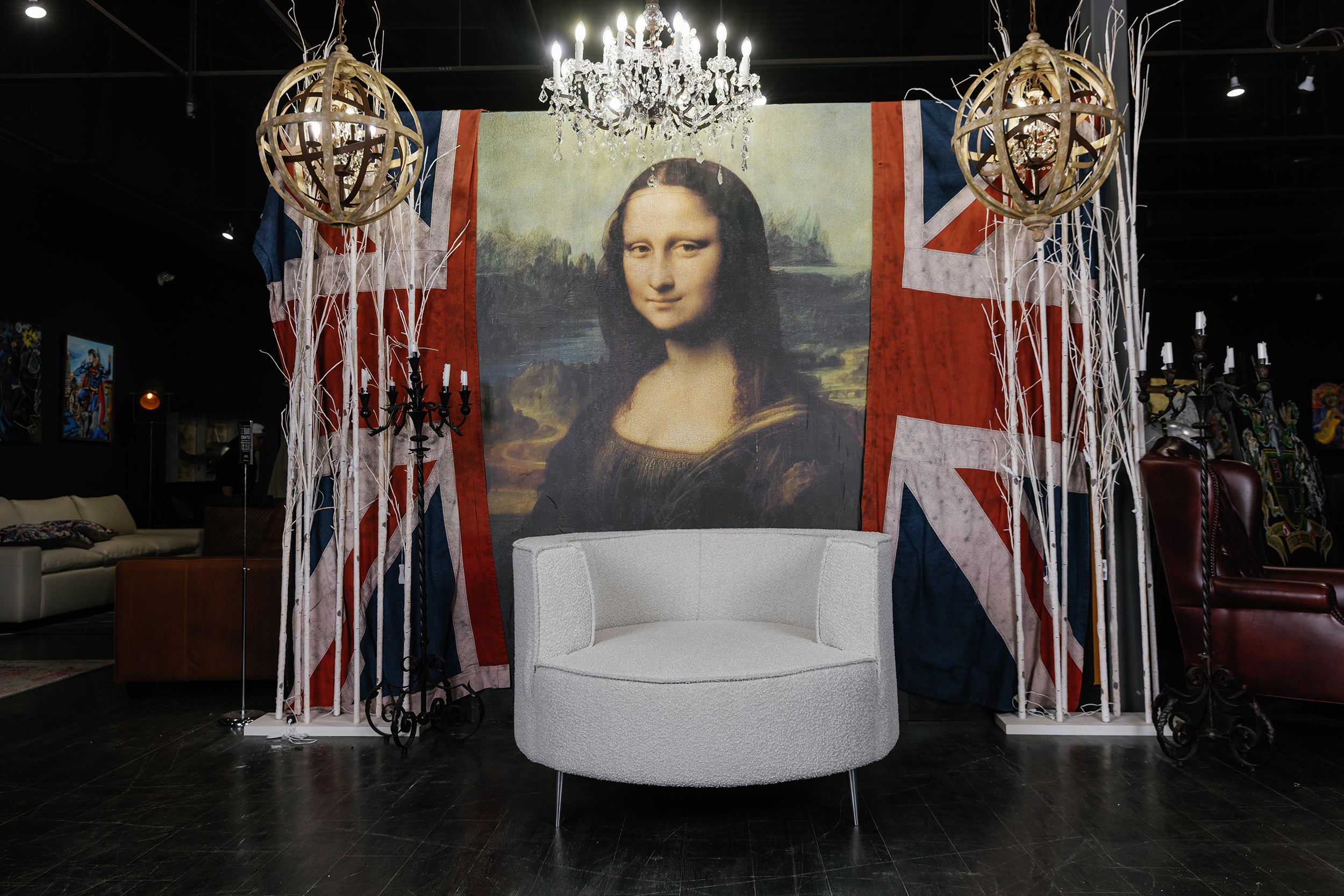 FABRIC ROUND CUDDLER 48 INCH FLOOR MODEL