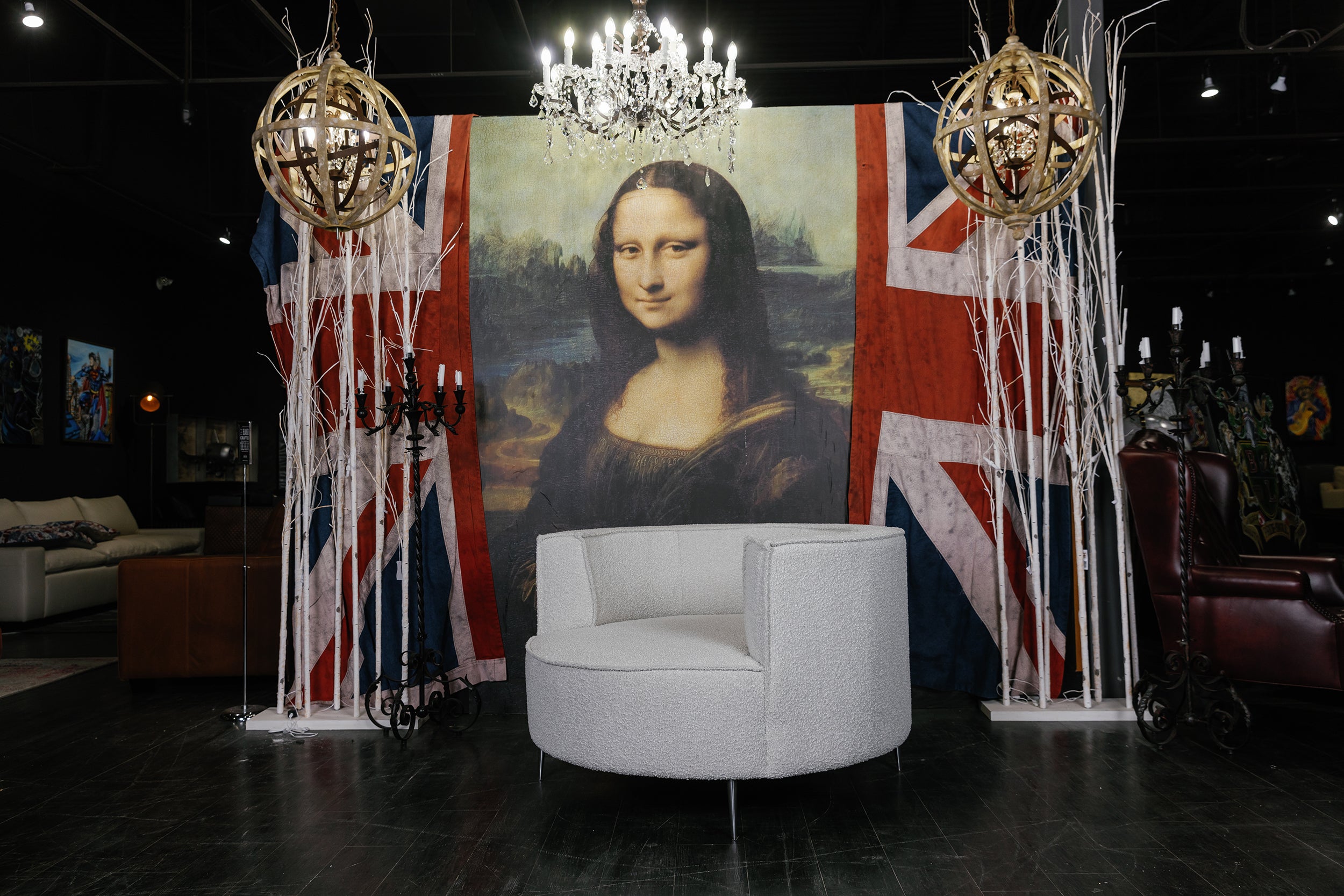 FABRIC ROUND CUDDLER 48 INCH FLOOR MODEL