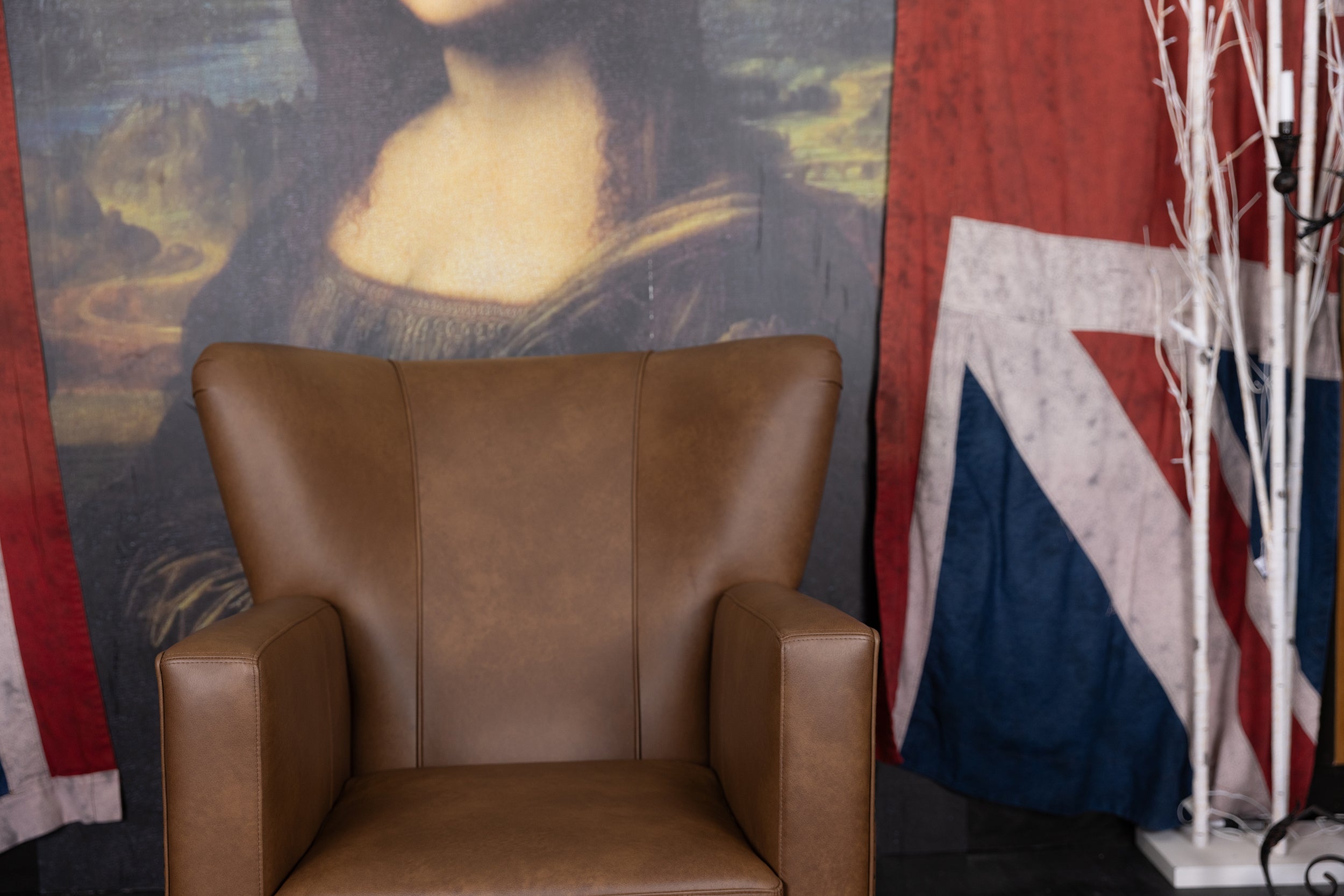 WINSLET LEATHER CHAIR FLOOR MODEL