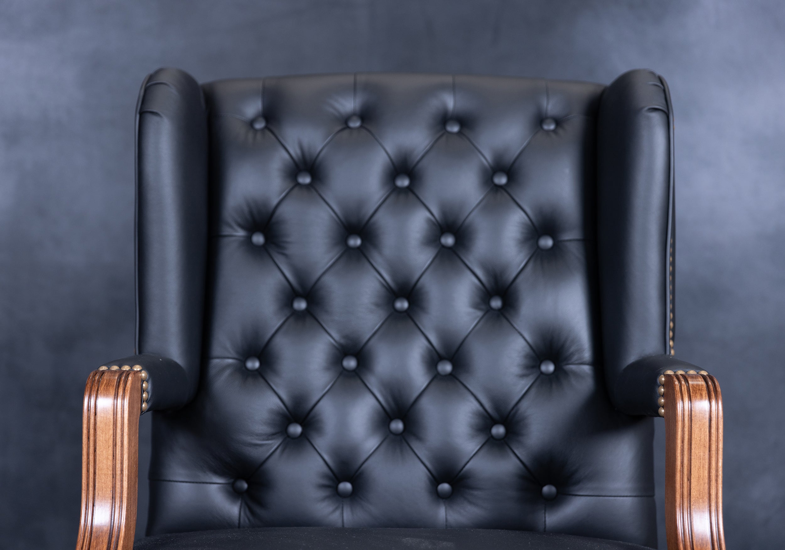 THE DOMINION LEATHER CHAIR