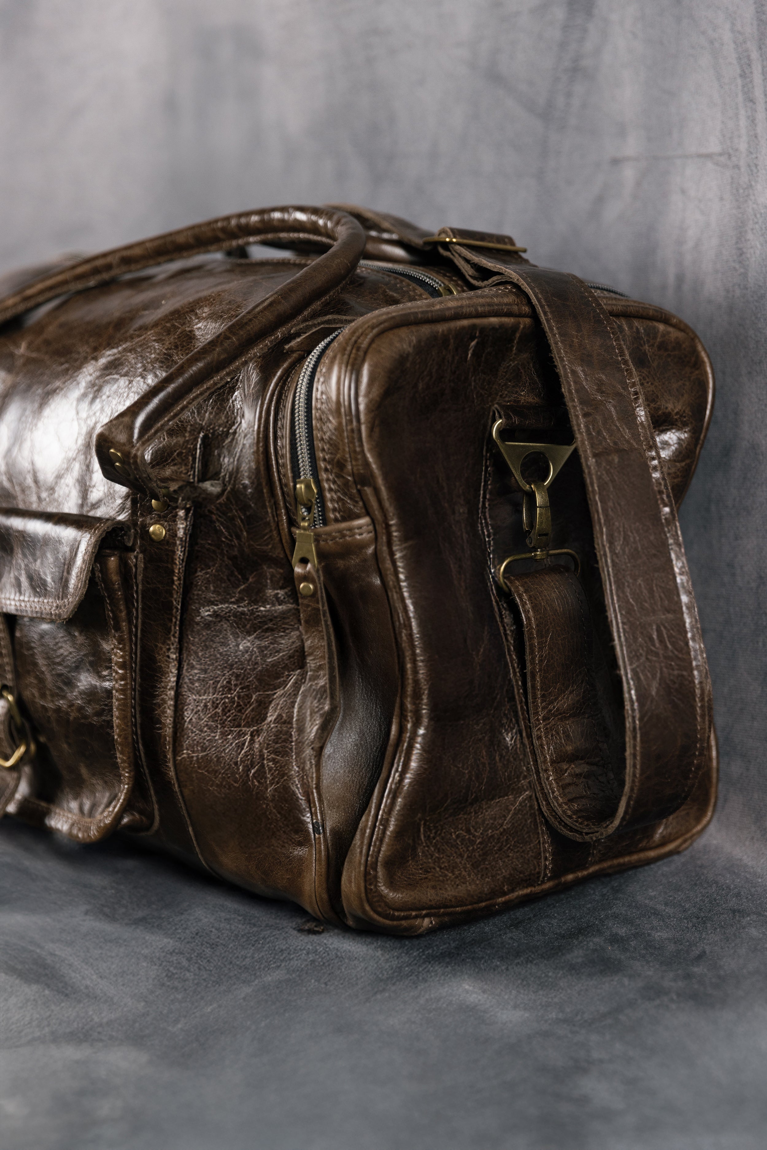 TRAVELLER LEATHER DUFFELBAG CHOCOLATE