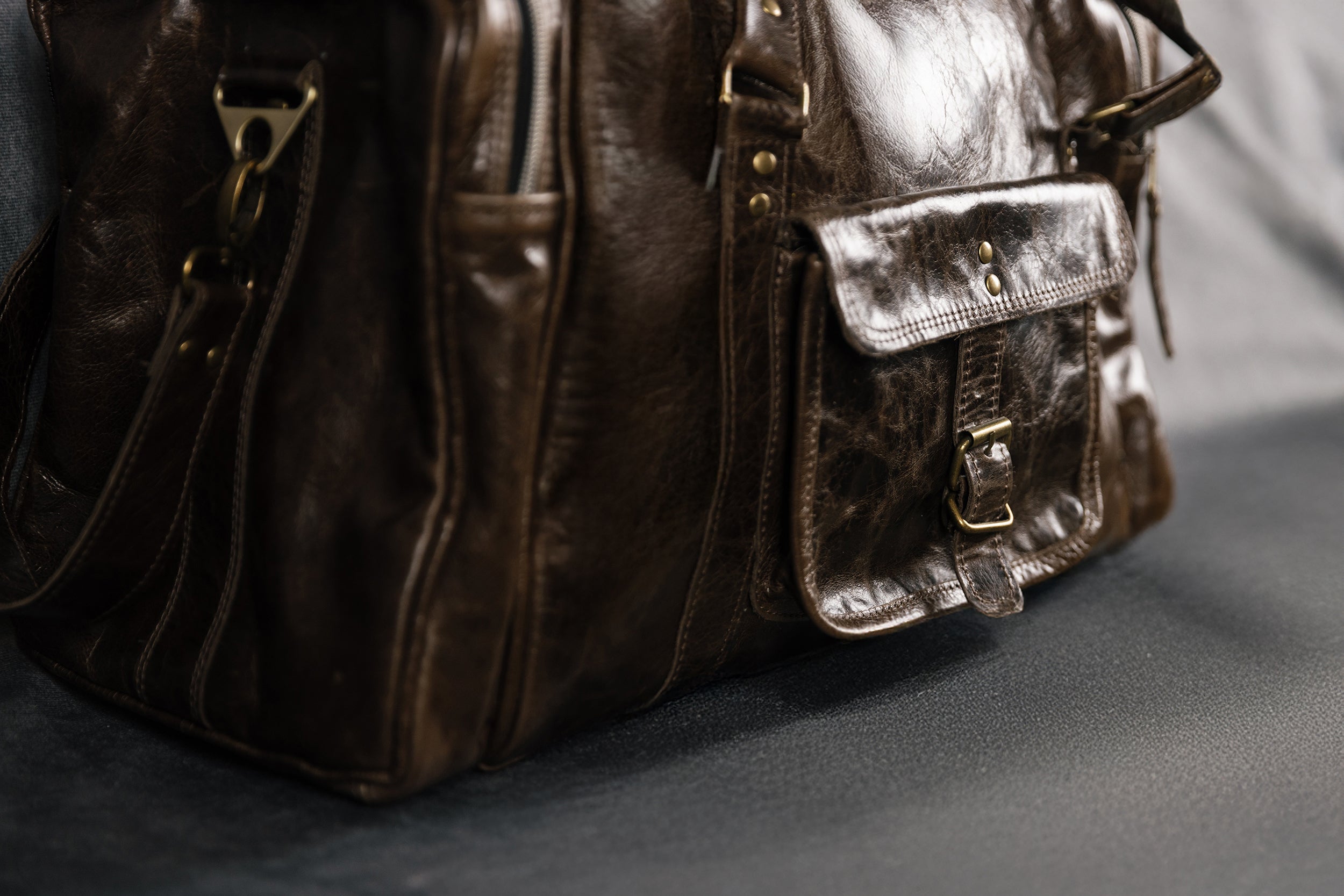 TRAVELLER LEATHER DUFFELBAG CHOCOLATE