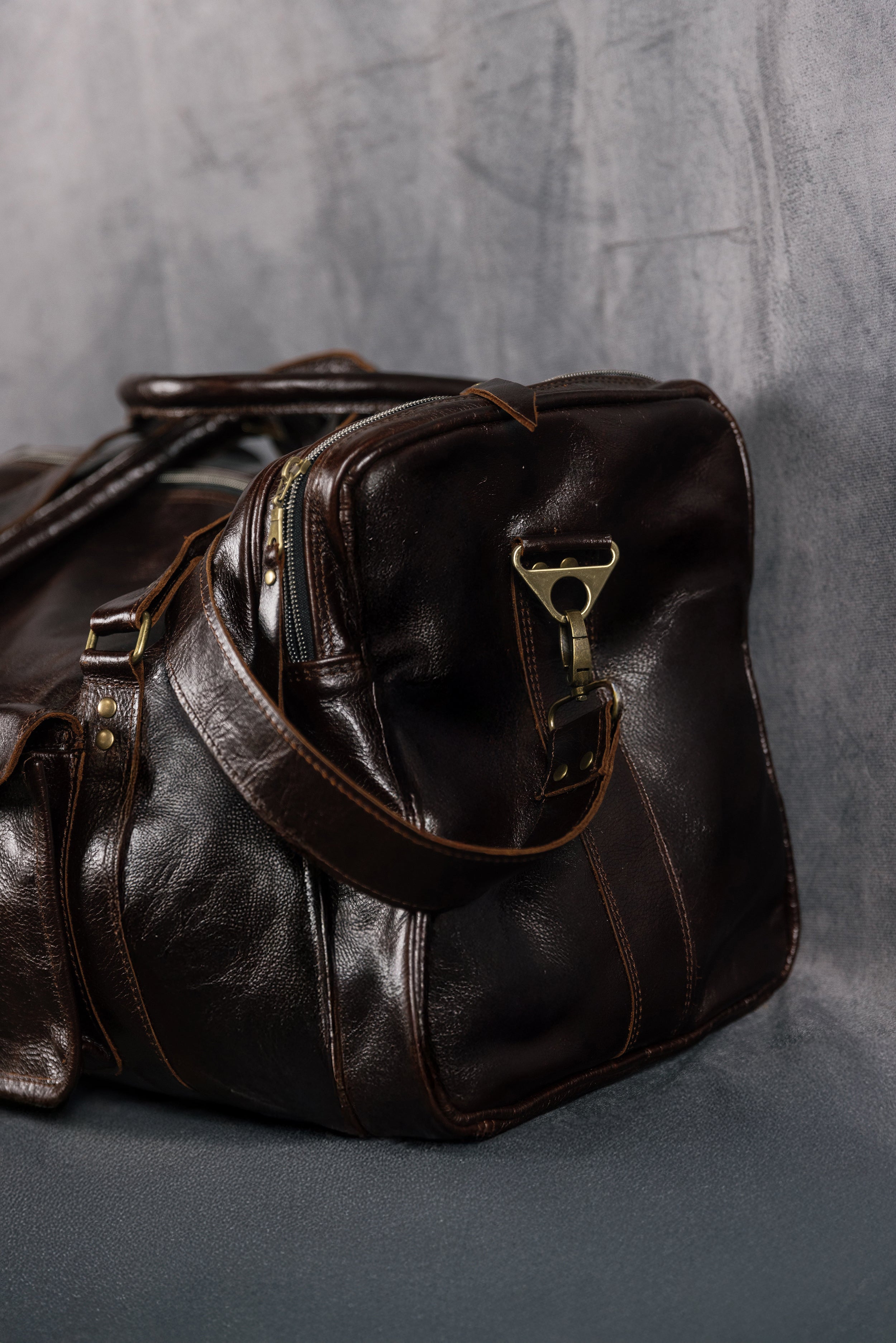 TRAVELLER LEATHER DUFFELBAG CHOCOLATE