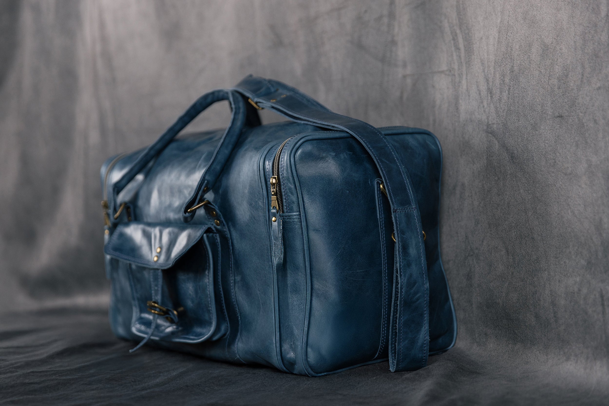 TRAVELLER LEATHER DUFFELBAG ELECTRIC BLUE