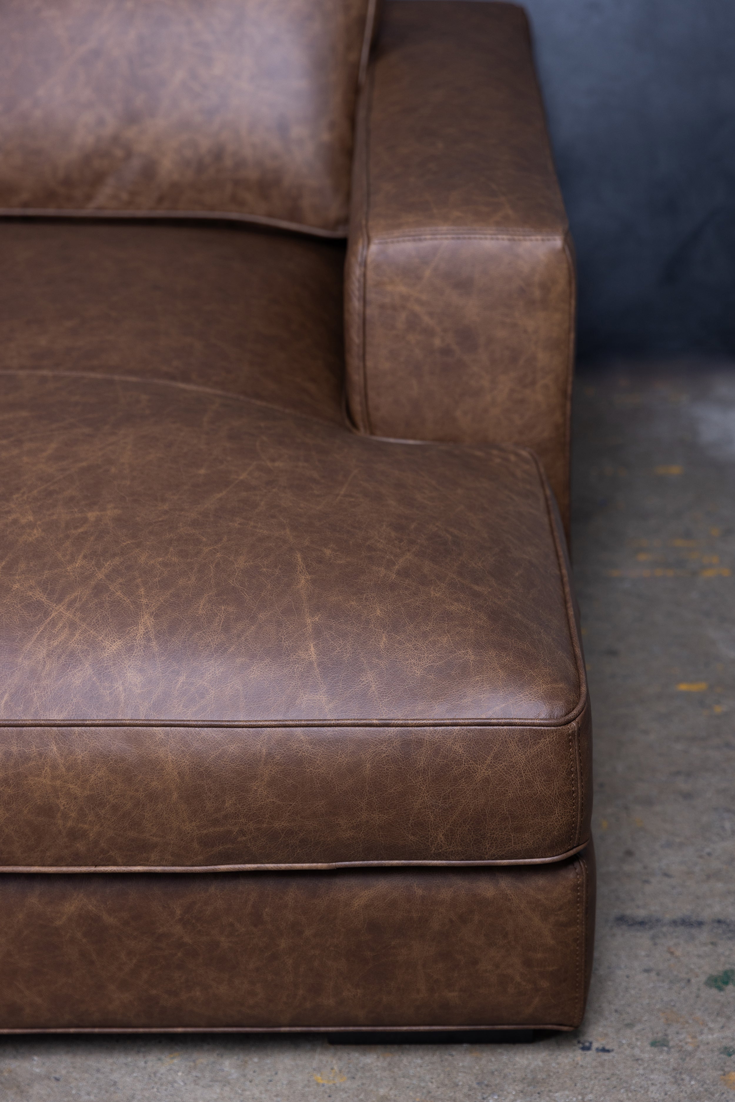 MADDEX DELUXE U SHAPE CHAISE