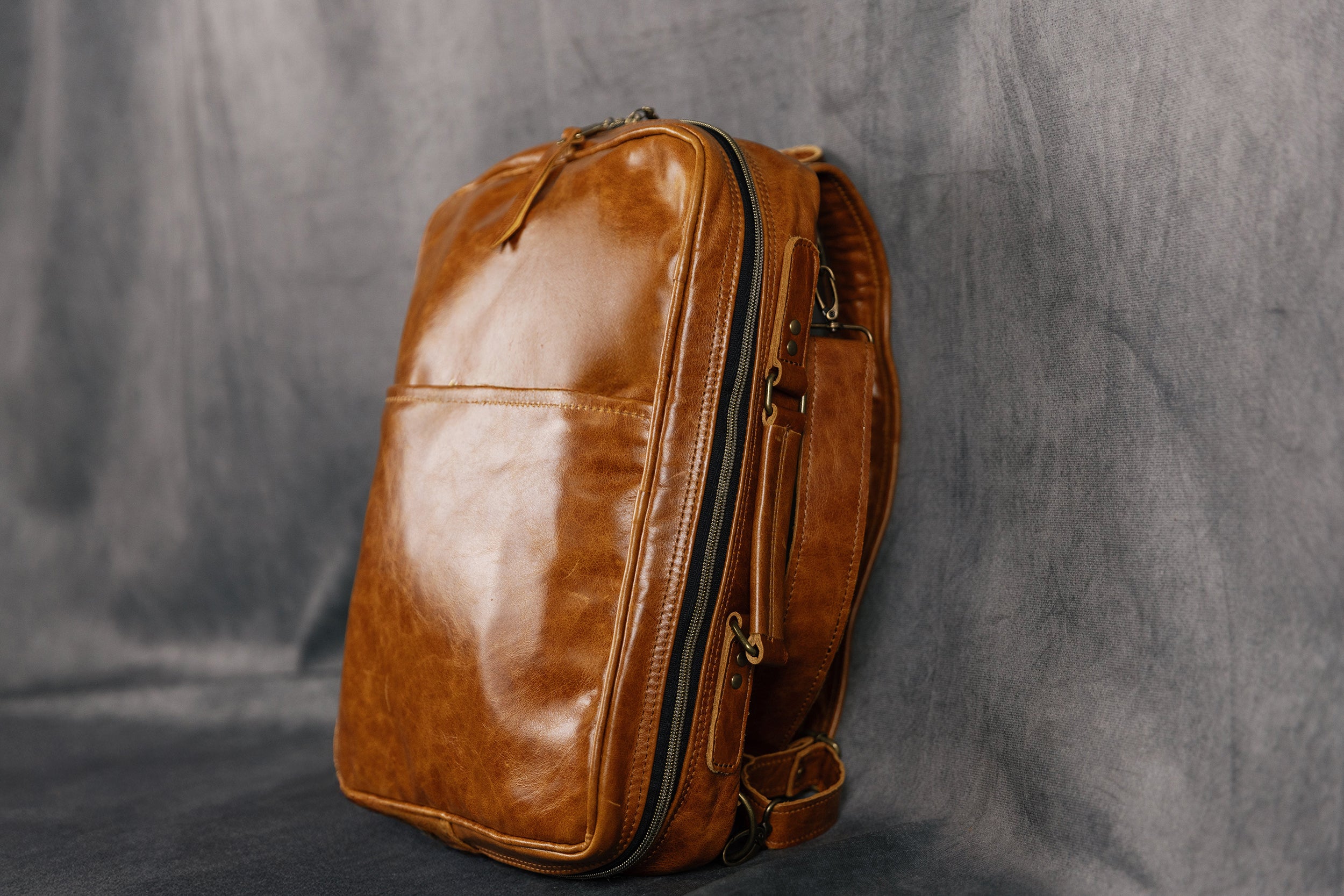 THE REGENT LEATHER MESSENGER COGNAC