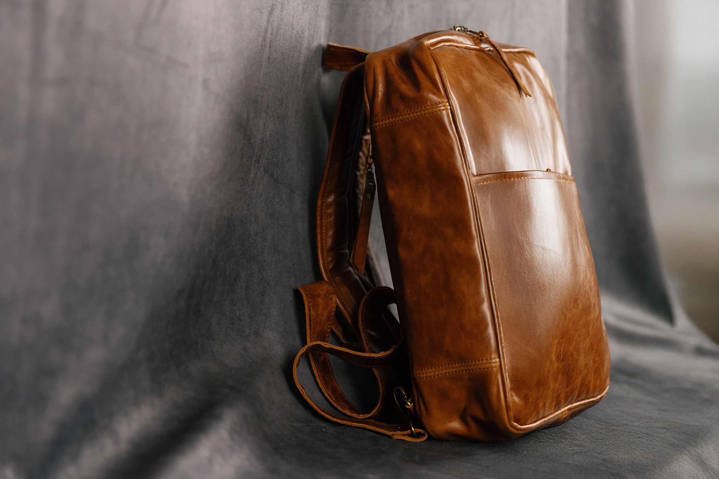 THE REGENT LEATHER MESSENGER COGNAC