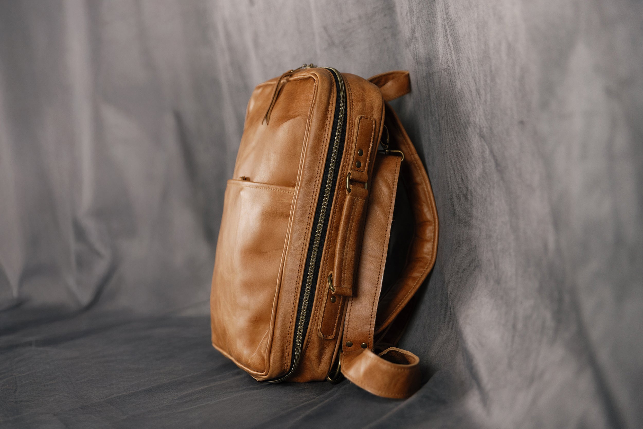 THE REGENT LEATHER MESSENGER NATURAL