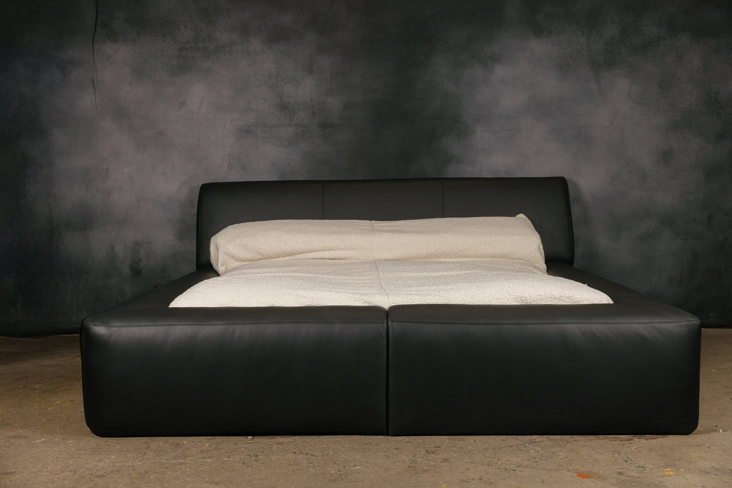 CORPORAL LEATHER BED