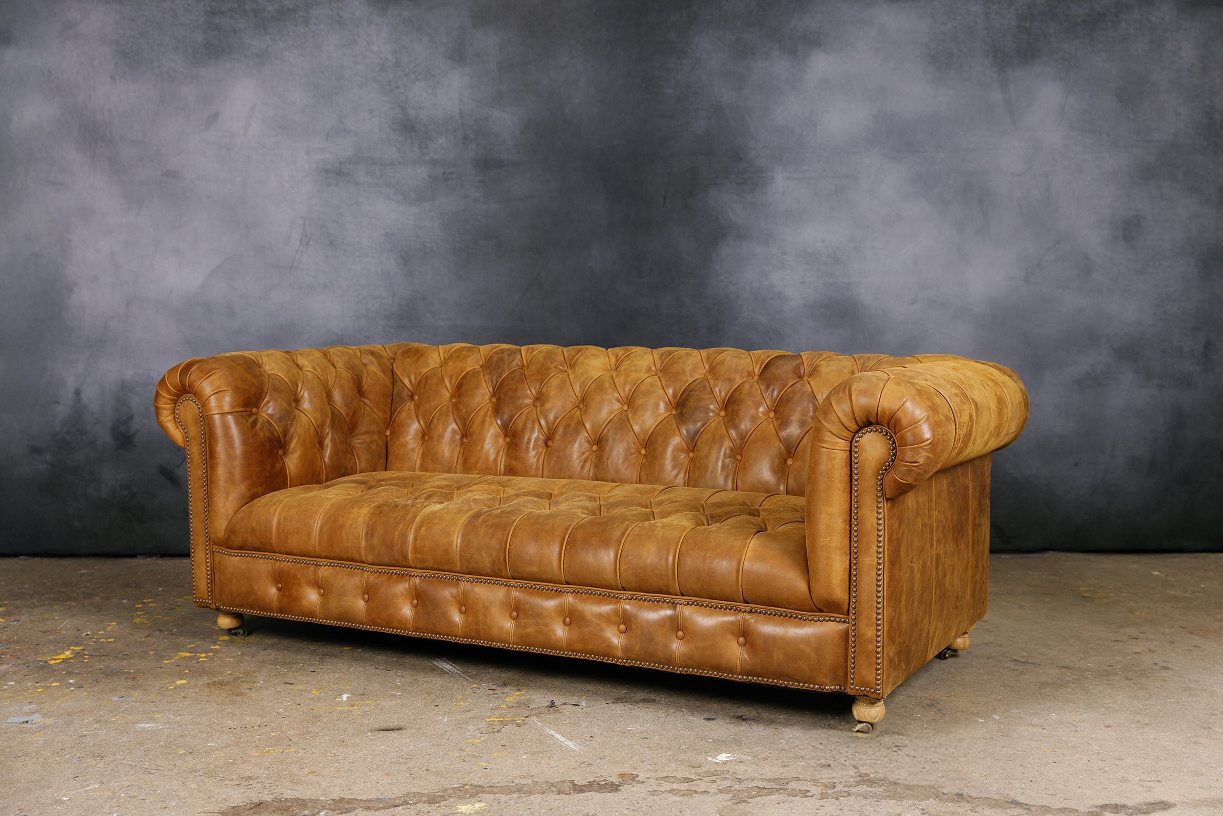 CLASSIC CHESTERFIELD SOFA