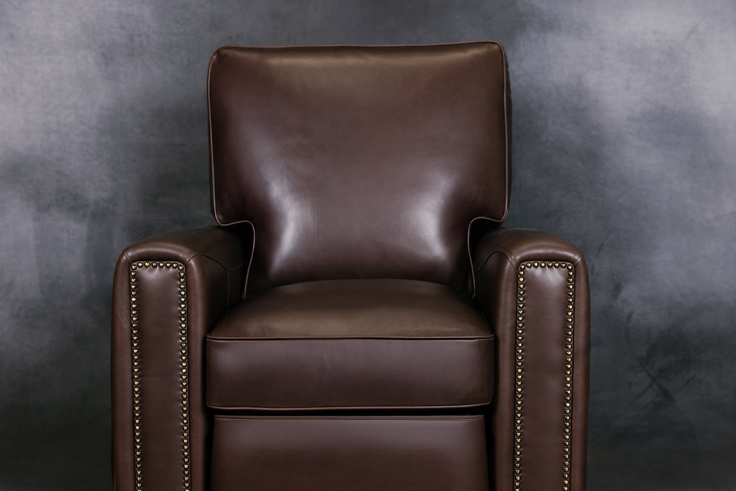 IOWA LEATHER RECLINER CHAIR