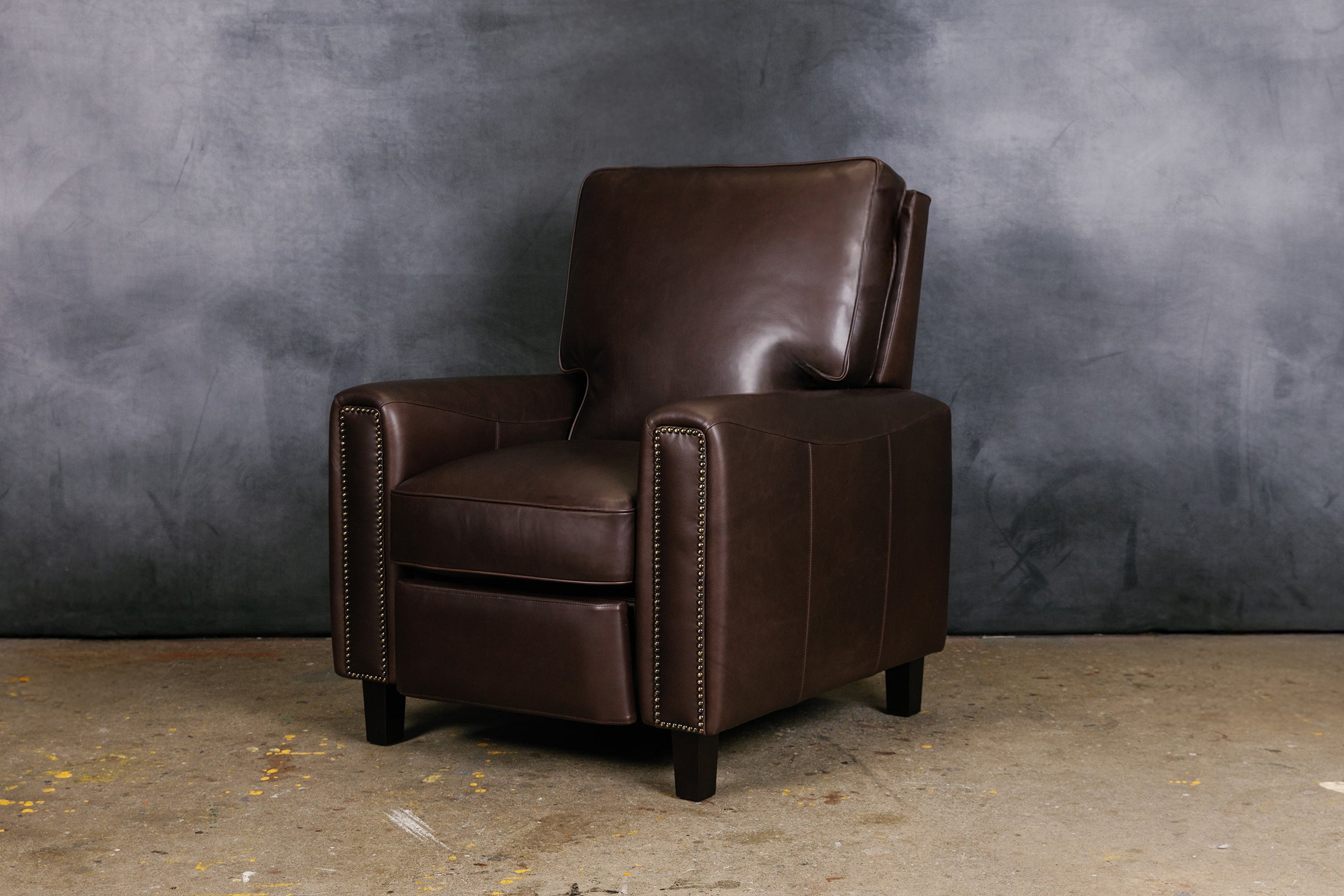 IOWA LEATHER RECLINER CHAIR
