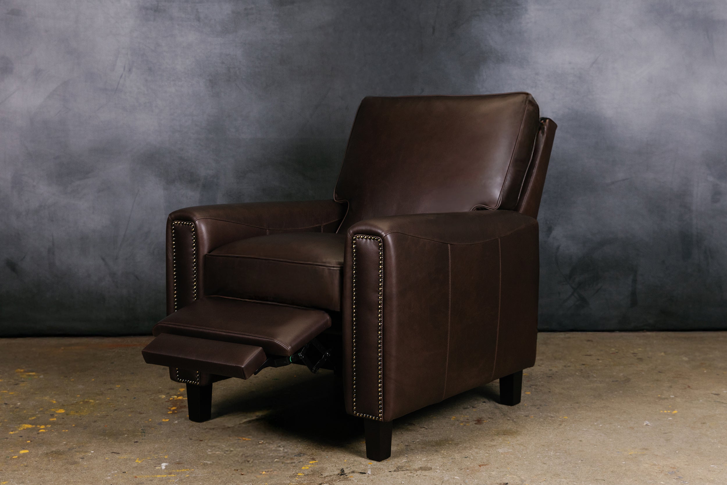 IOWA LEATHER RECLINER CHAIR