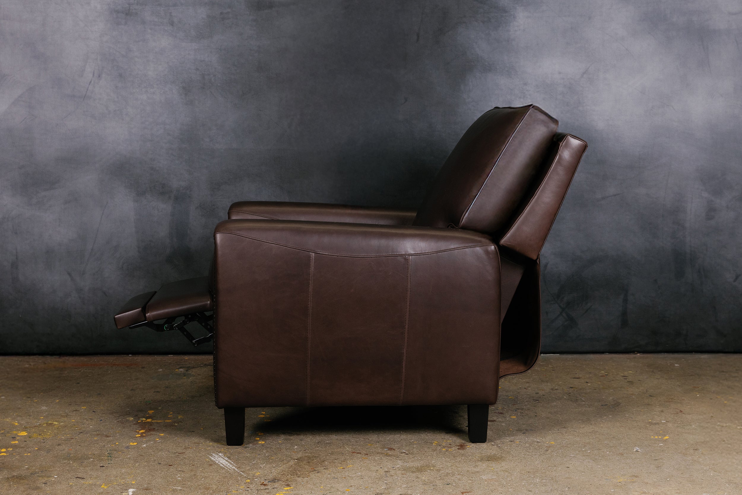 IOWA LEATHER RECLINER CHAIR