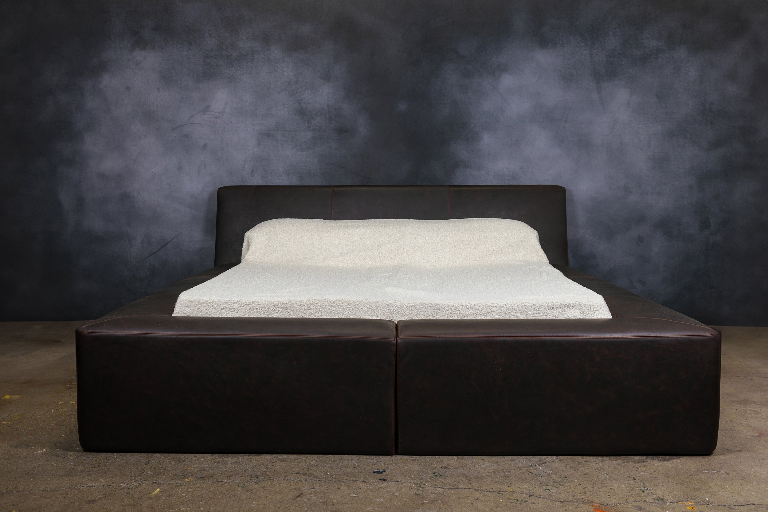 CORPORAL LEATHER BED
