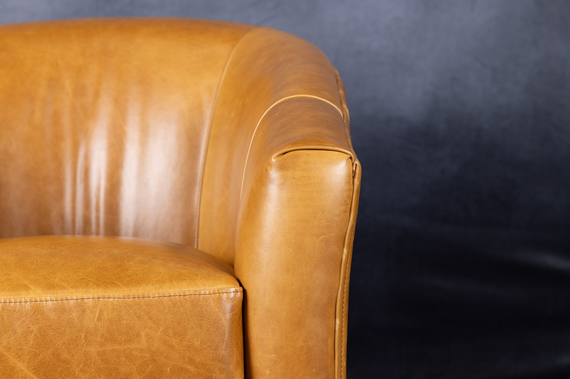 LEATHER CHAIR 