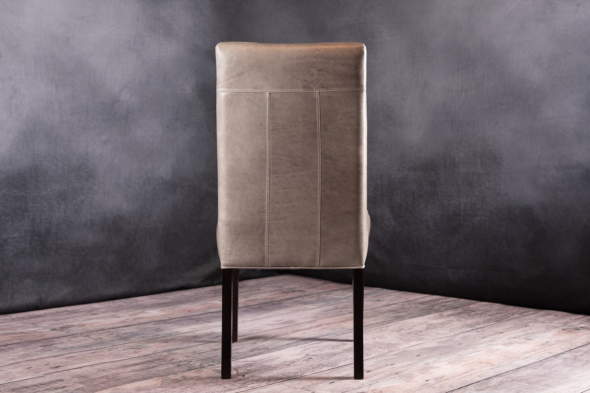 BUTTON BACK DINING CHAIR