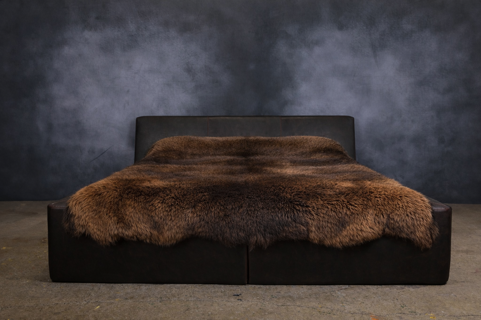 CORPORAL LEATHER BED