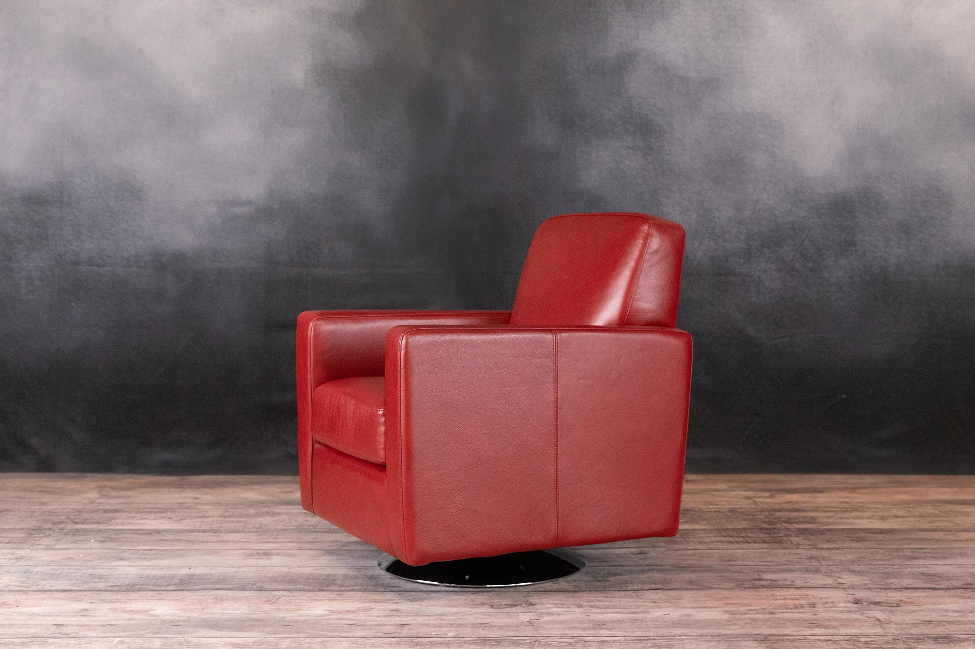 CLASSIC SWIVEL CHAIR