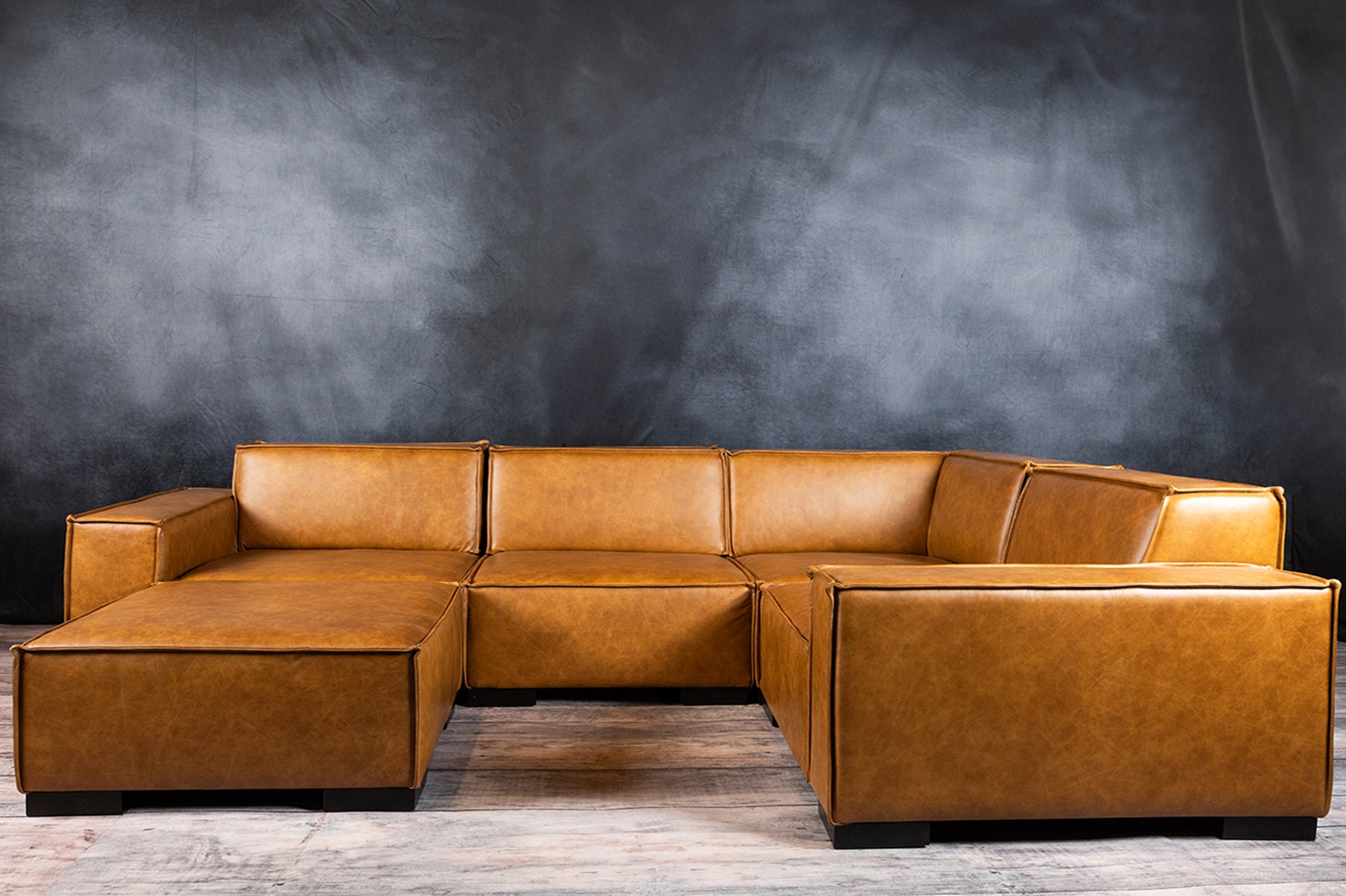 LEATHER SECTIONAL 