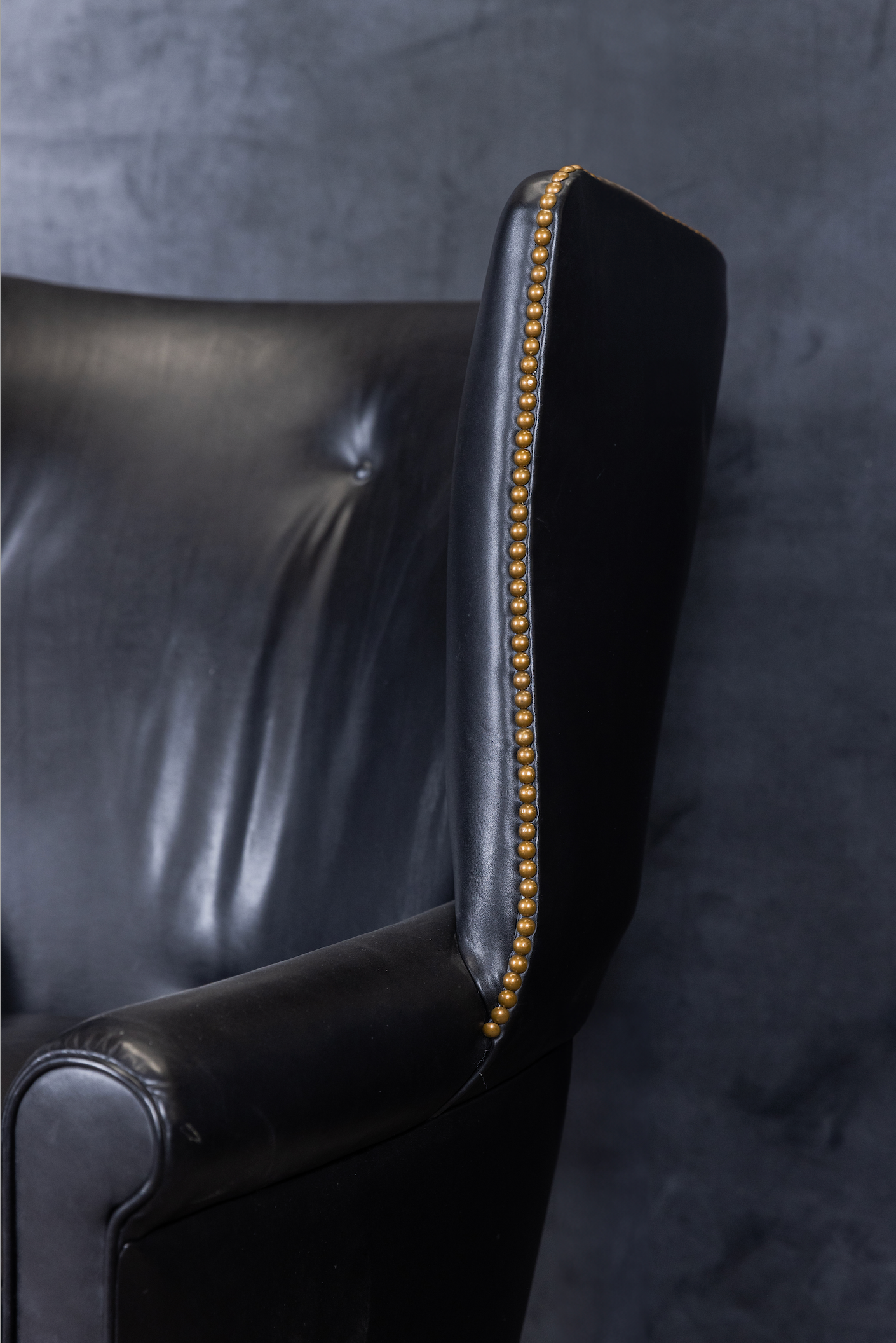 GOTHAM LEATHER CHAIR